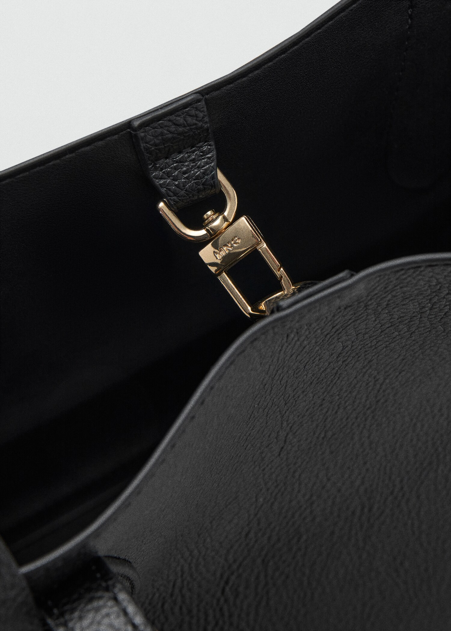 Small bag with pebbled leather effect - Details of the article 3