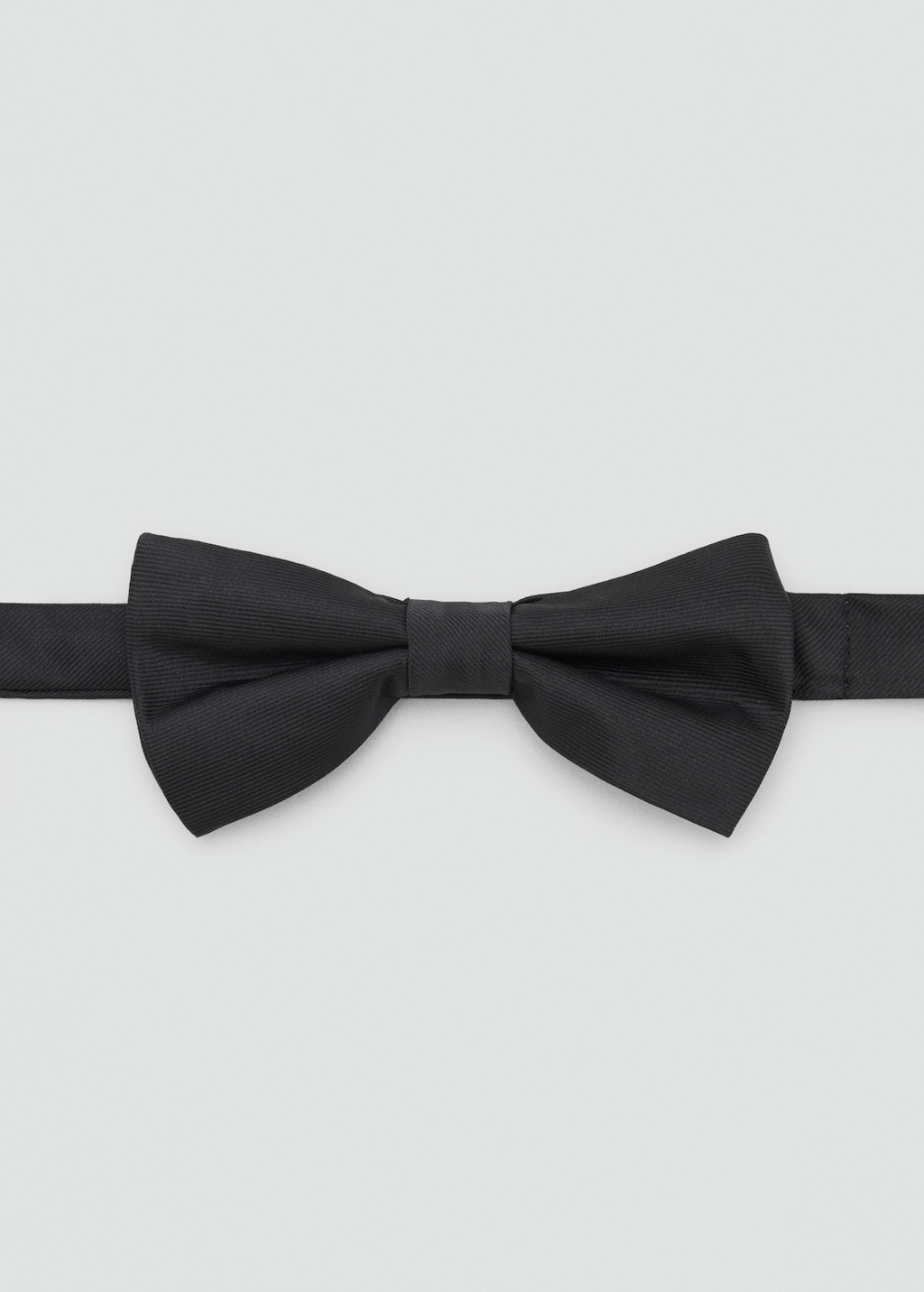 Plain bow tie
