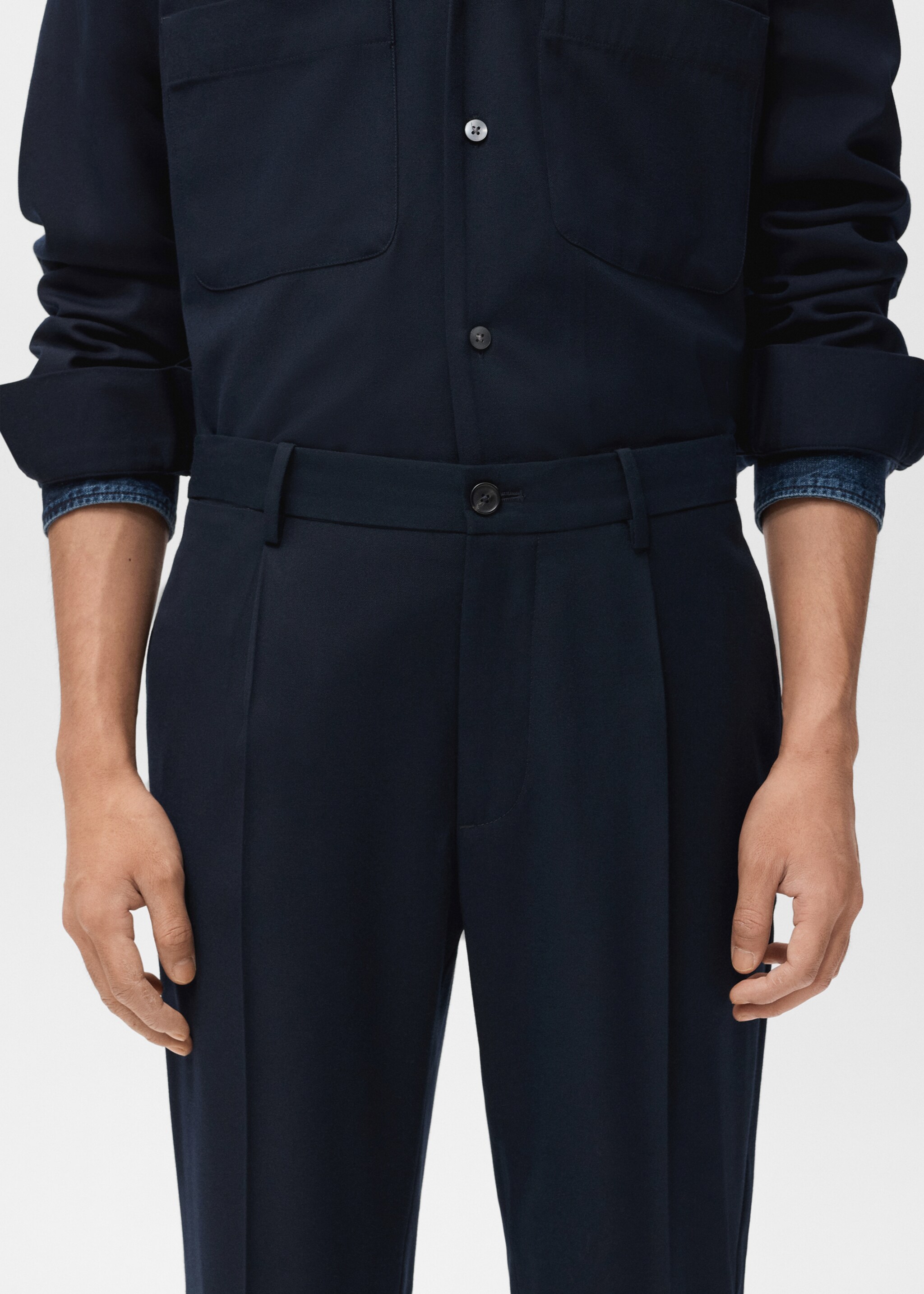 Regular-fit pleated pants - Details of the article 6, Navy. Ref: 17055968-00.