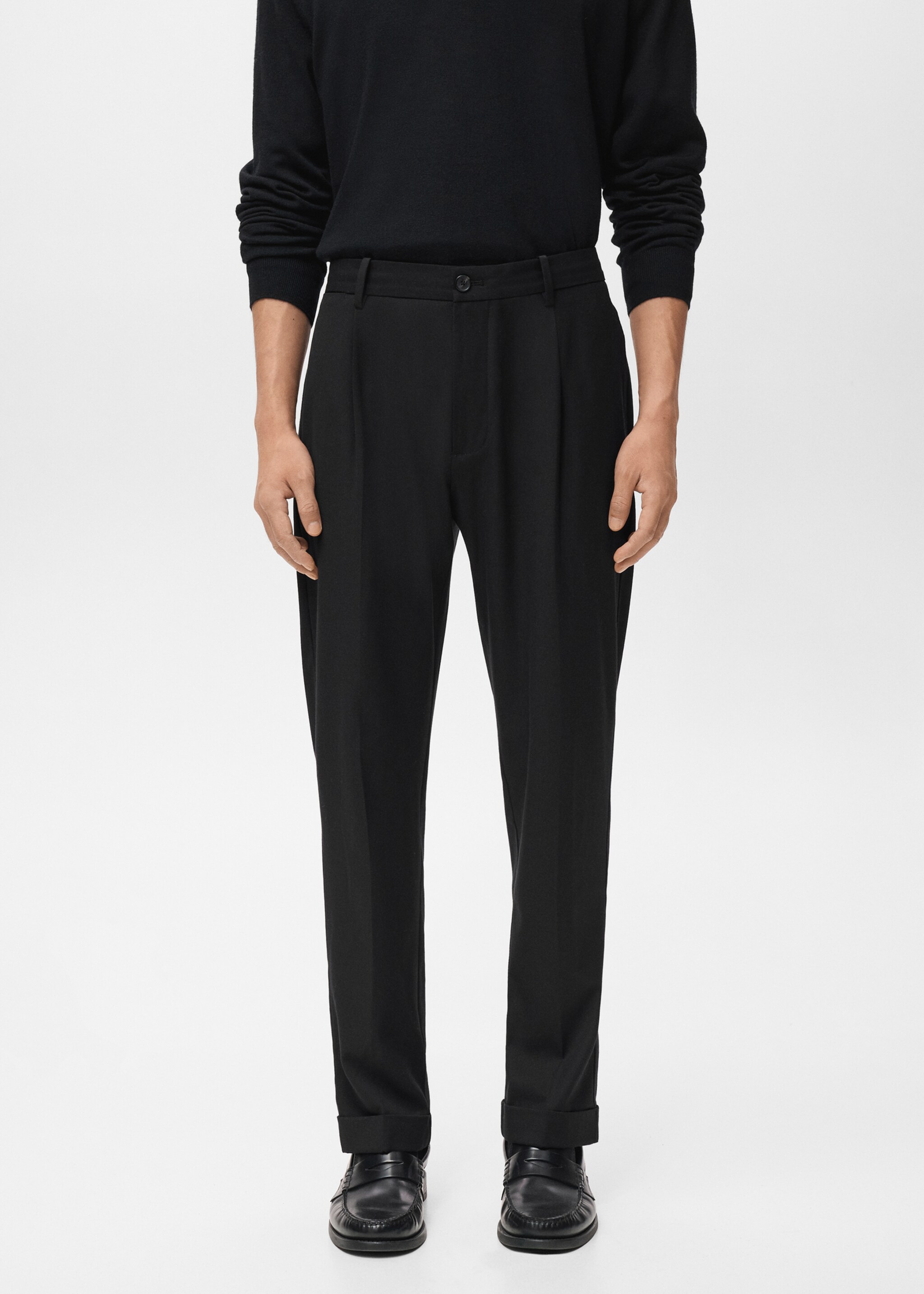 Regular-fit pleated trousers - Medium plane, Black. Ref: 17055968-00.