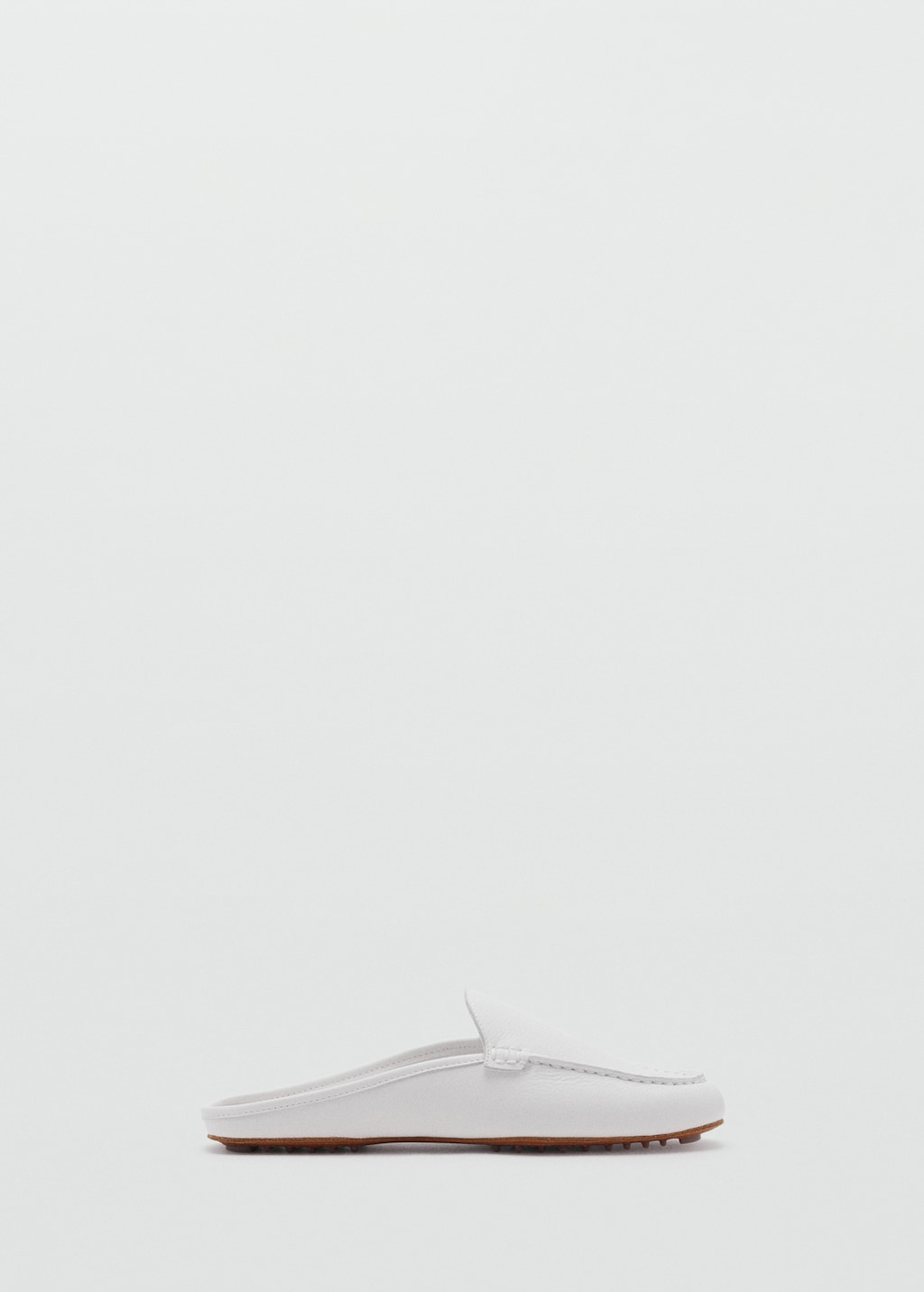 Leather flat shoes