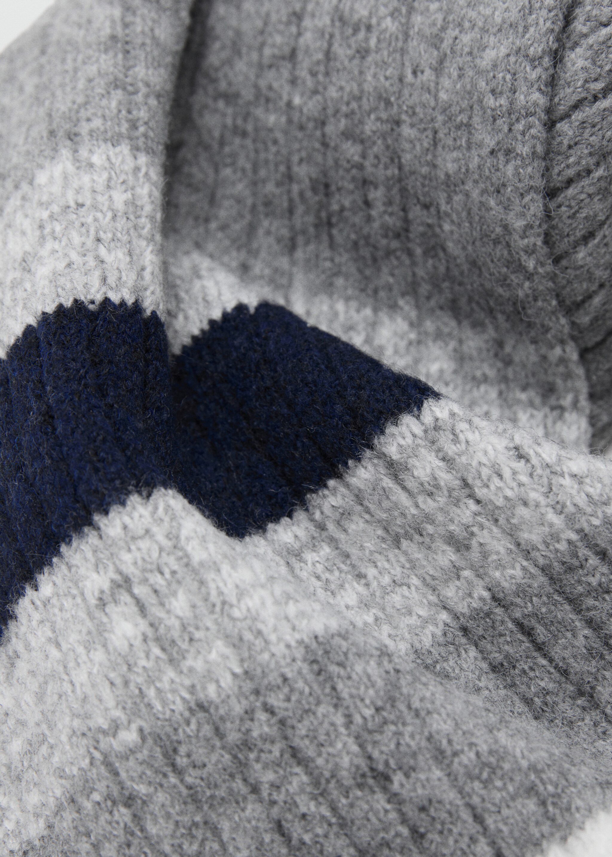 Scarf stripess - Medium plane, Grey. Ref: 17055984-00.