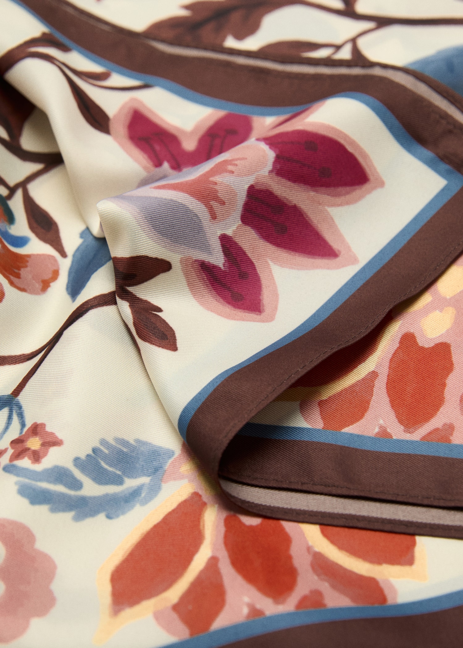 Pañuelo estampado floral - Plano medio