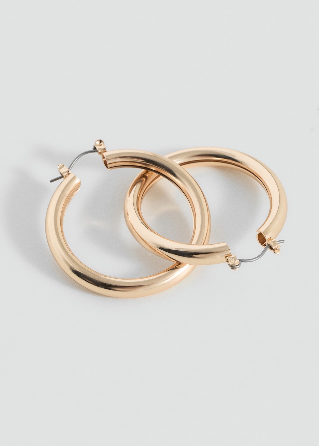 Metallic hoop earrings