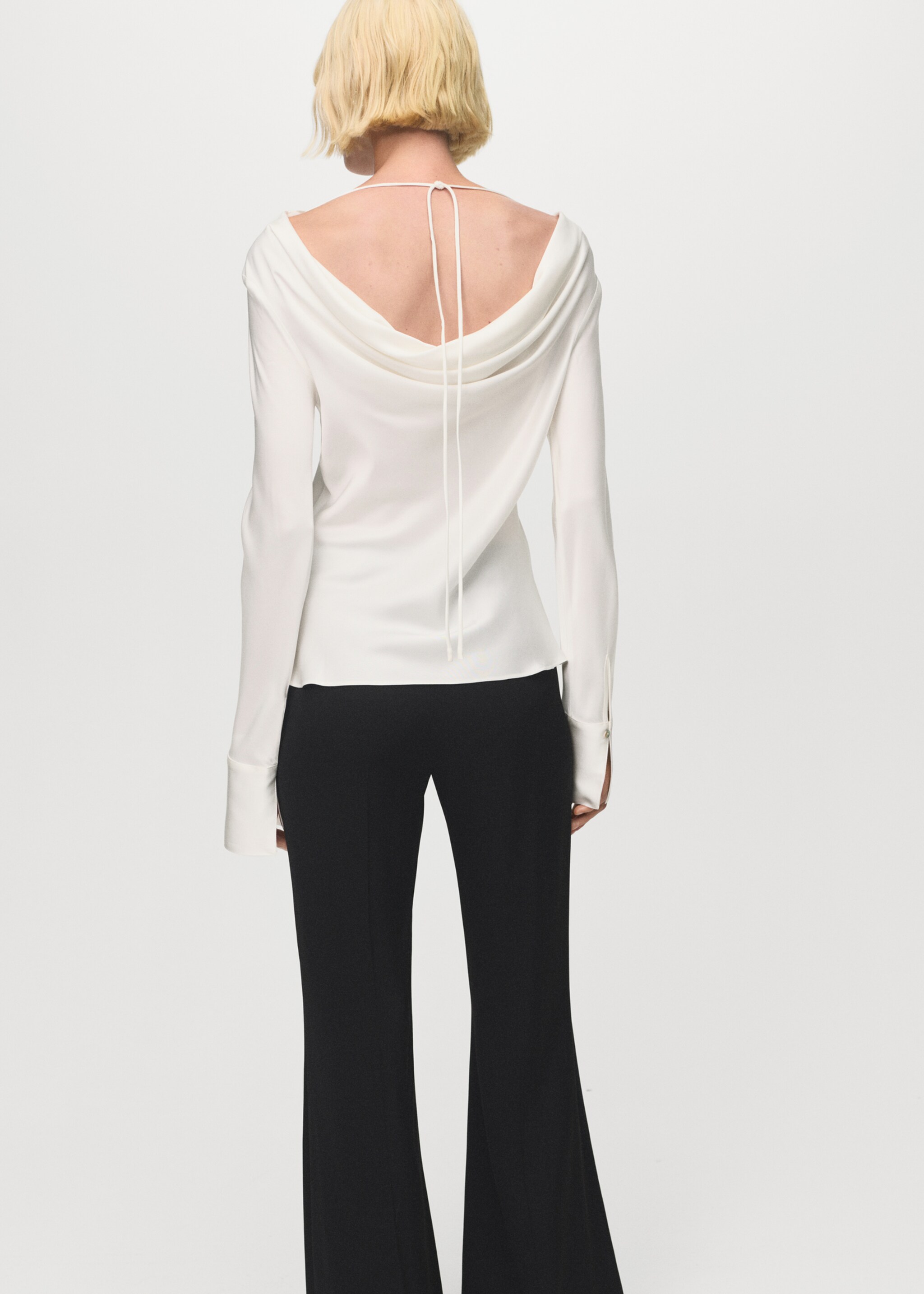 Satin blouse with bow on the back - Reverse of the article, Ecru. Ref: 17056001-00.