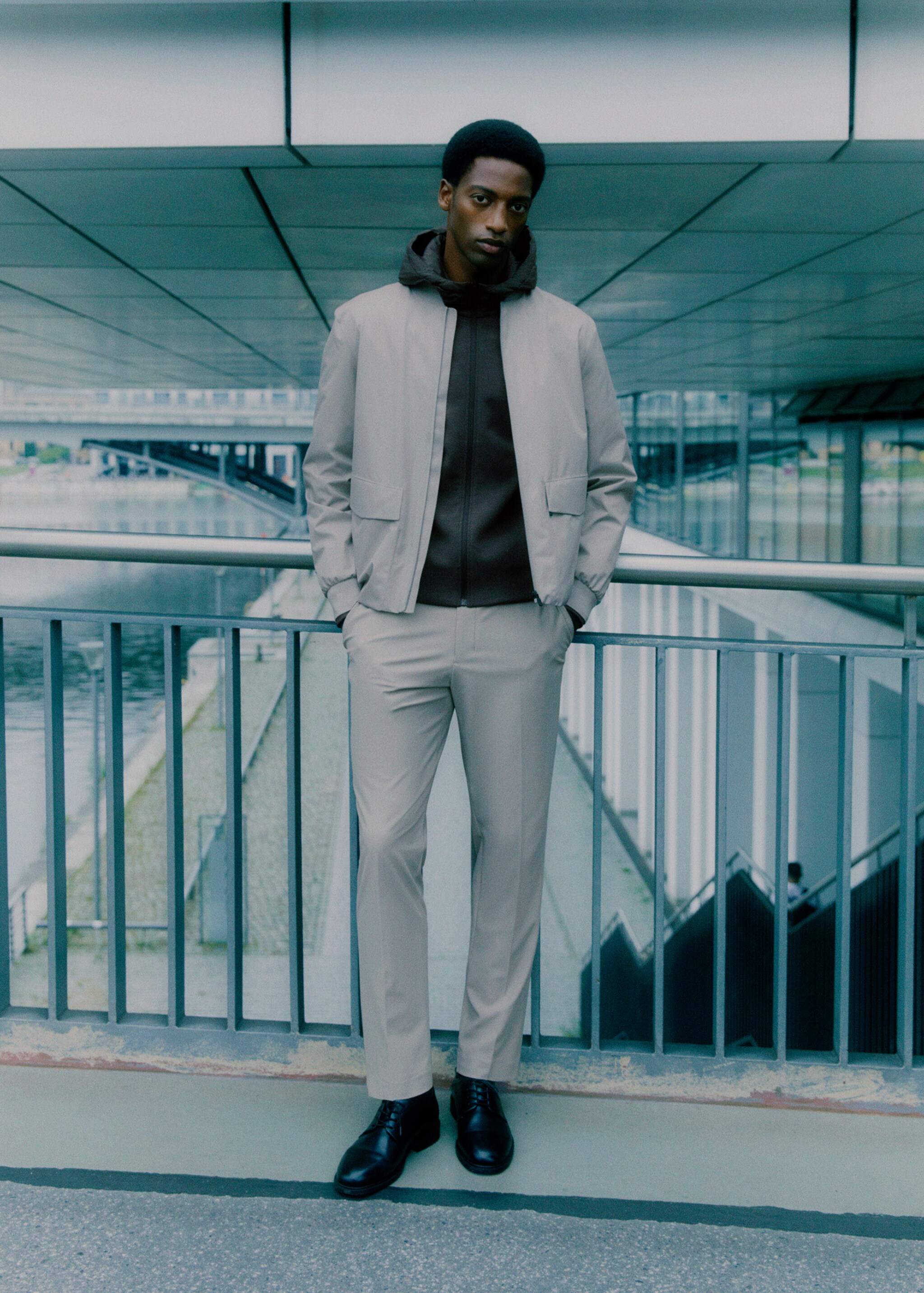 Slim-fit thermoregulating trousers - Details of the article 5, Light/Pastel Grey. Ref: 17056327-00.