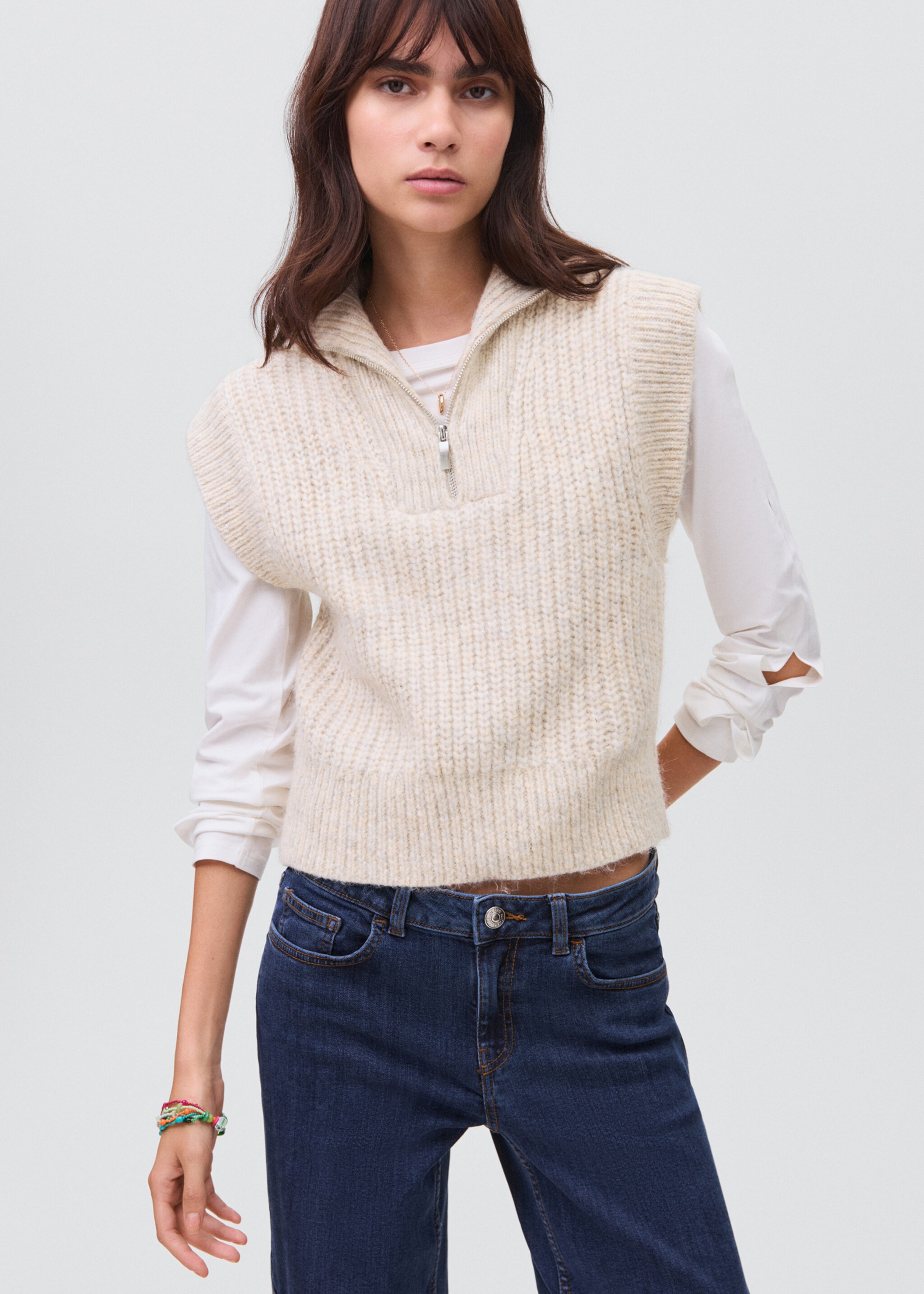 Perkins-neck knitted waistcoat - Medium plane, Beige. Ref: 17056329-00.