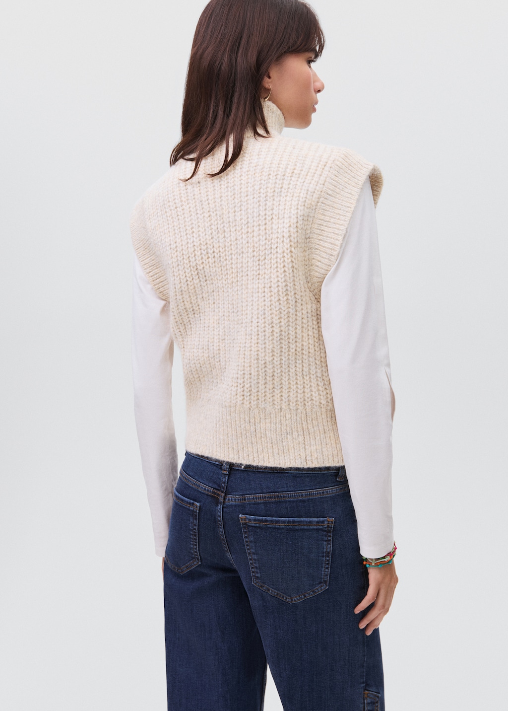 Perkins-neck knitted vest