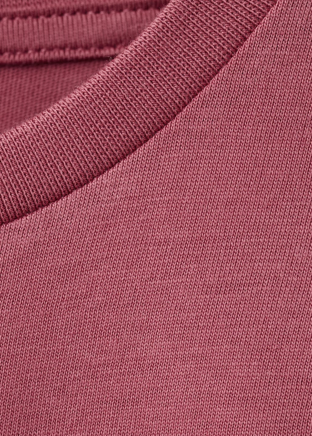 Textured embroidered t-shirt