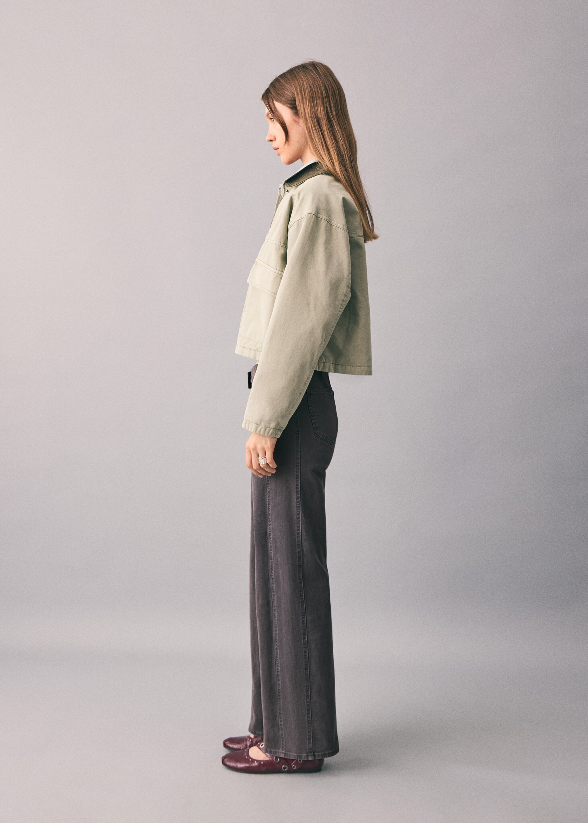 Straight-leg jeans with belt - Details of the article 2, Charcoal. Ref: 17056342-00.