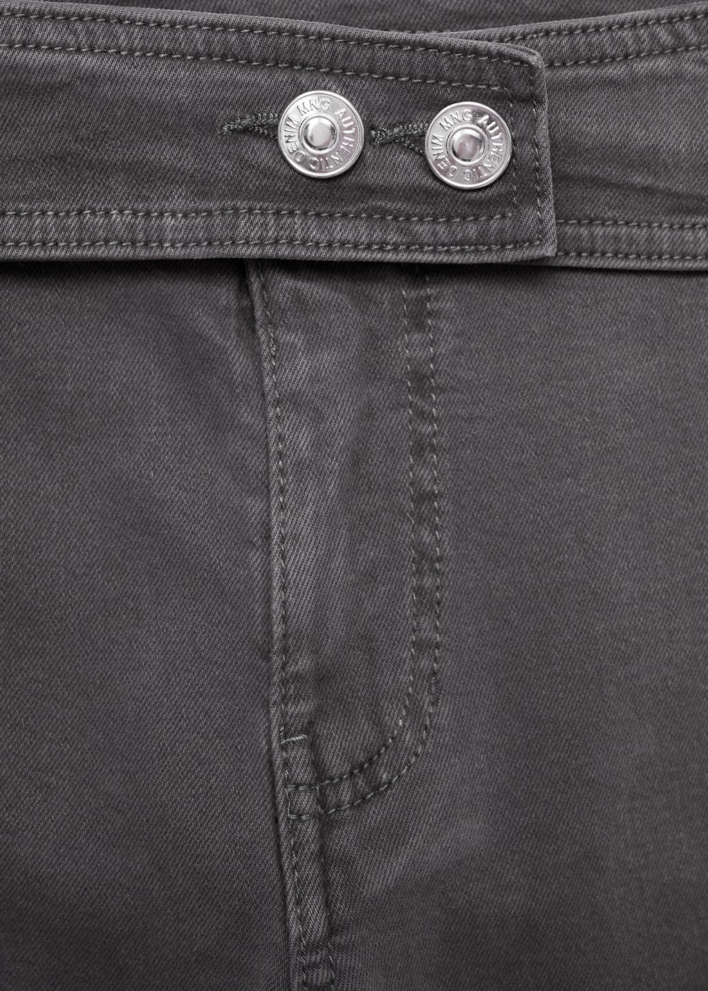 Straight-leg jeans with belt