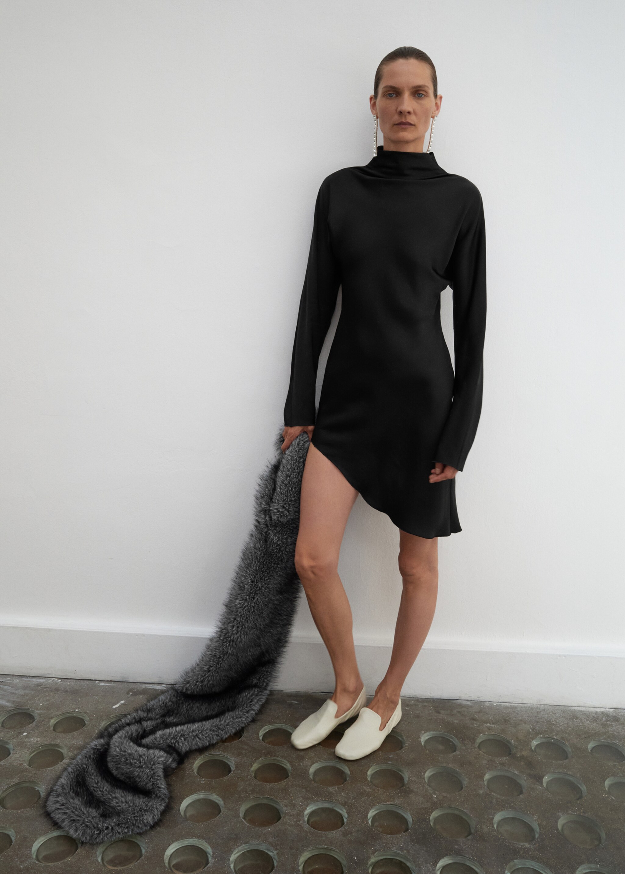 Asymmetrical satin-finish dress with asymmetrical hem - Details of the article 2, Black. Ref: 17056355-00.