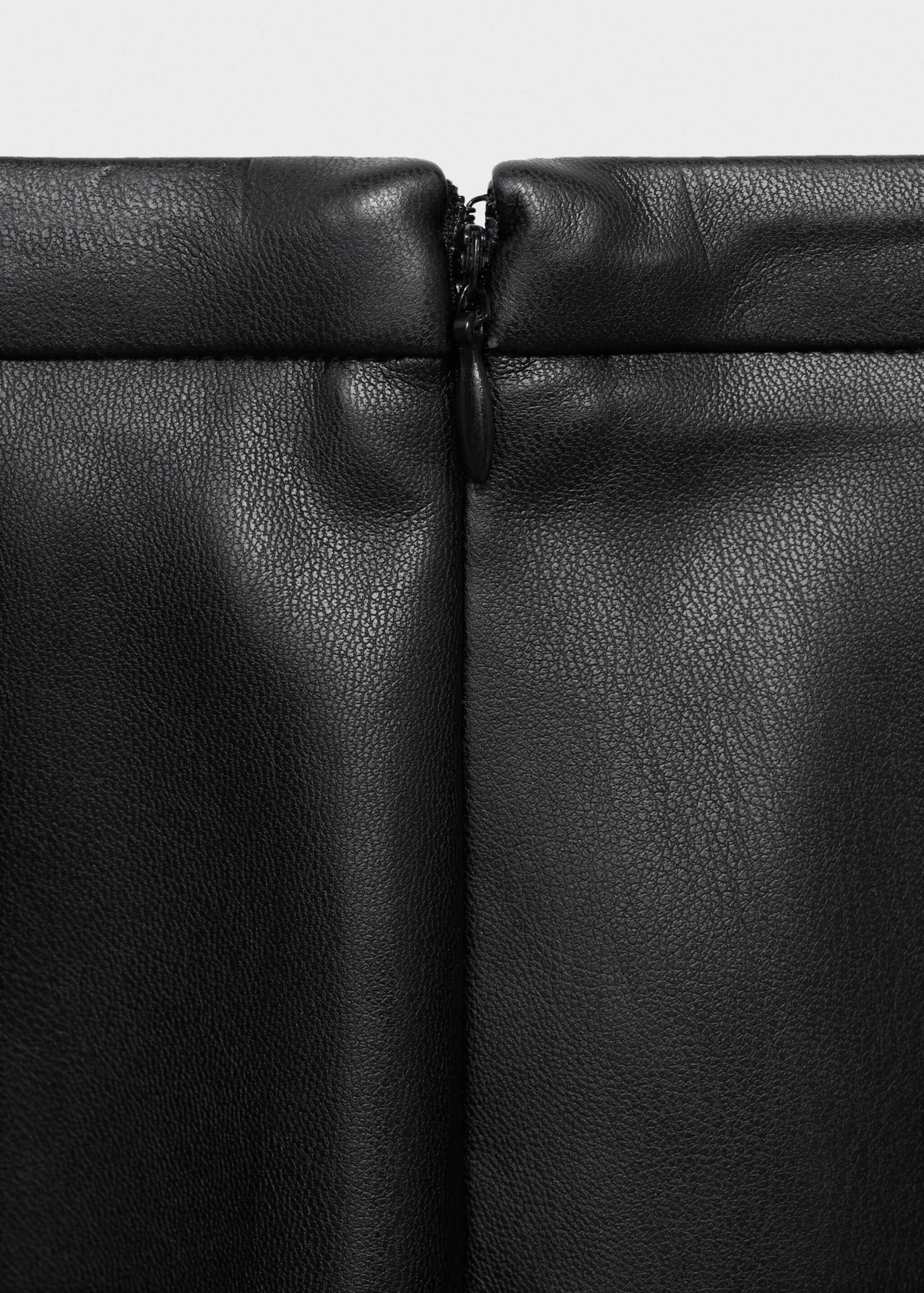 Midirock mit Ledereffekt - Detail des Artikels 0, Schwarz. Ref: 17056723-00.