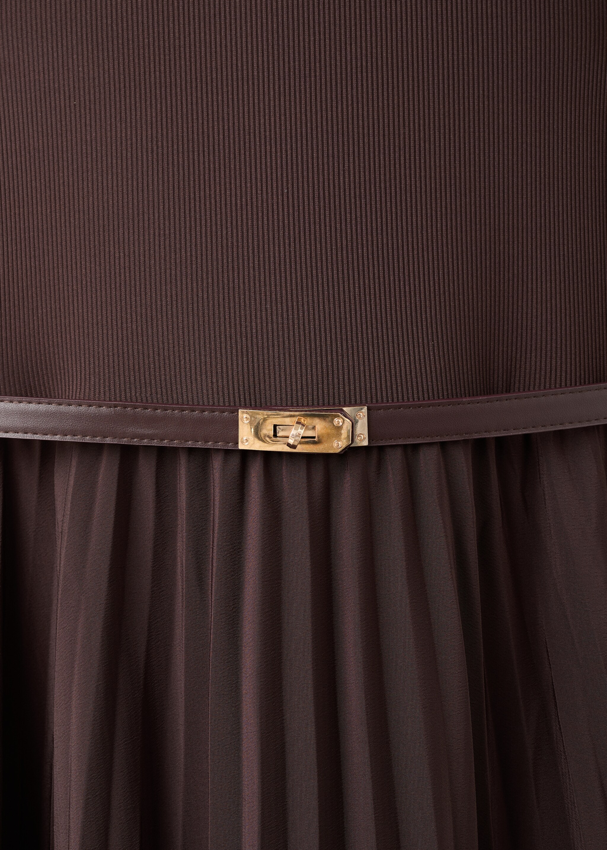 Pleated dress with belt - Details of the article 8, Chocolate. Ref: 17056729-00.