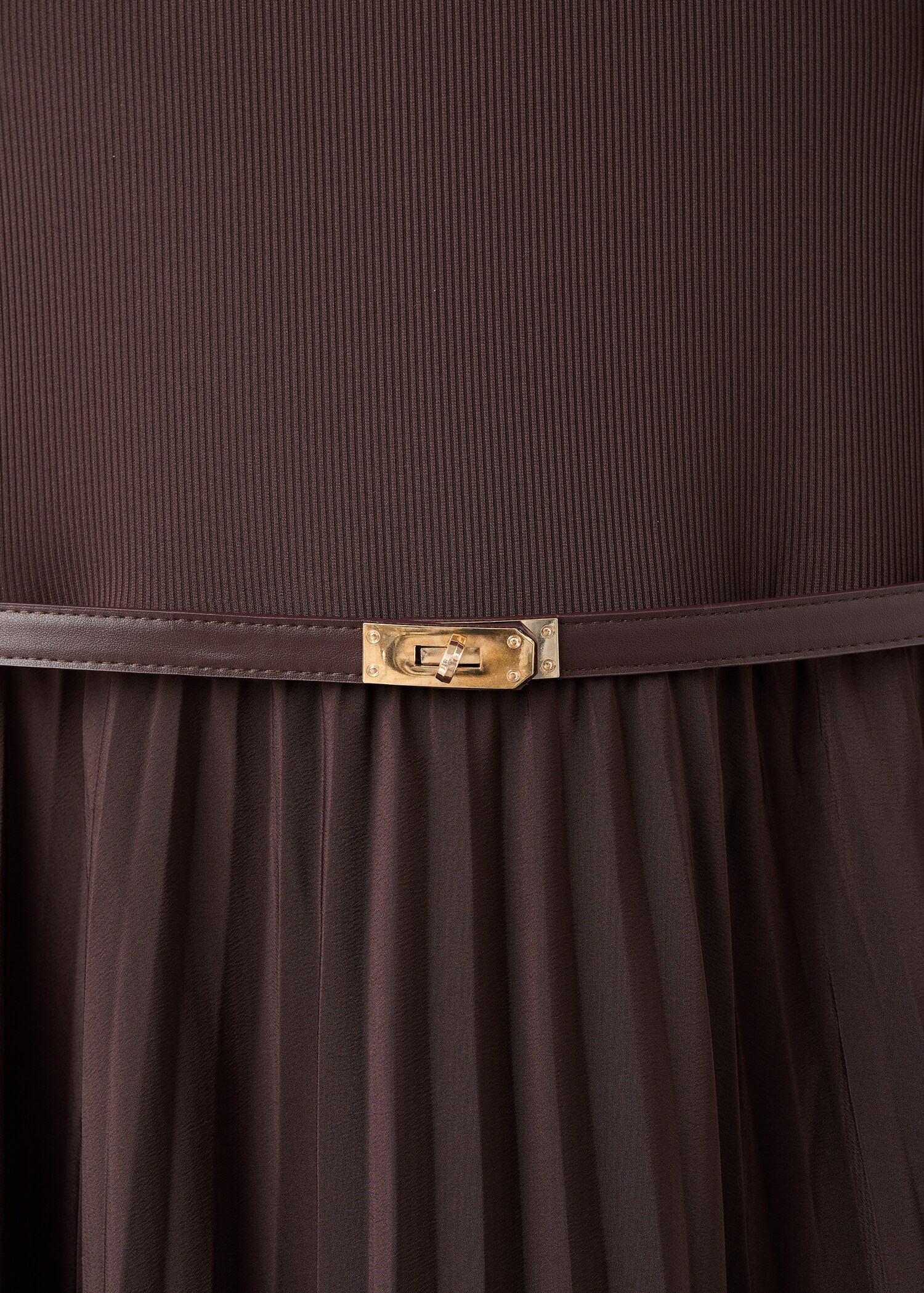 Pleated dress with belt - Details of the article 8