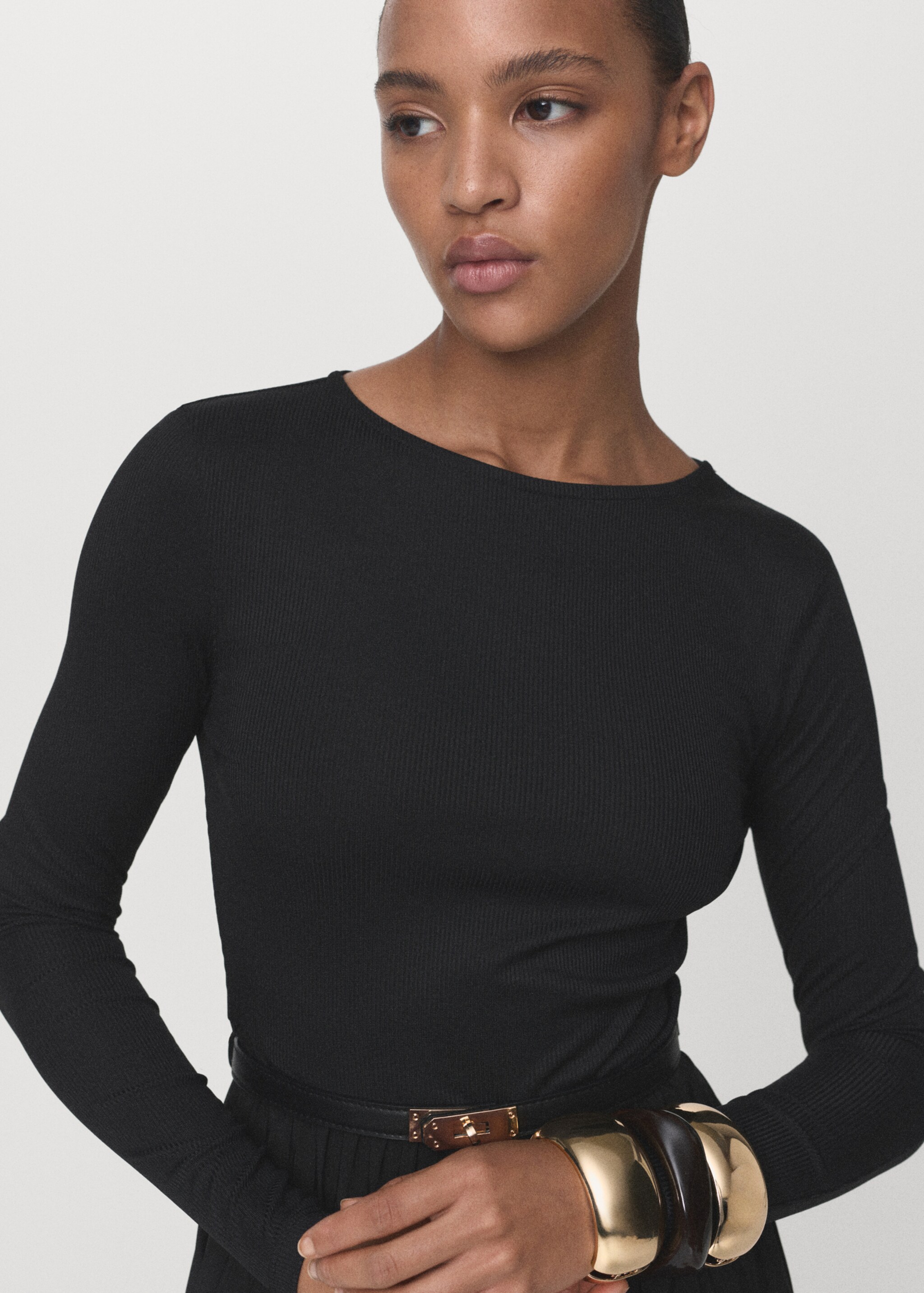 Pleated dress with belt - Details of the article 1, Black. Ref: 17056729-00.