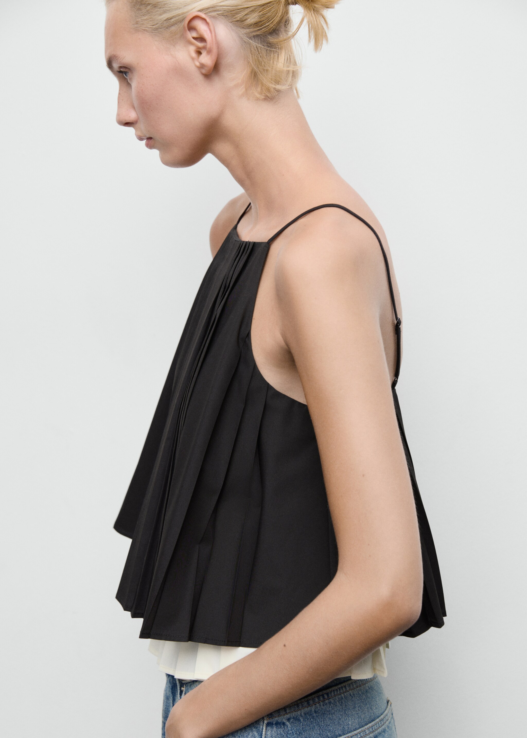 Pleated combined top - Details of the article 4, Black. Ref: 17056730-00.