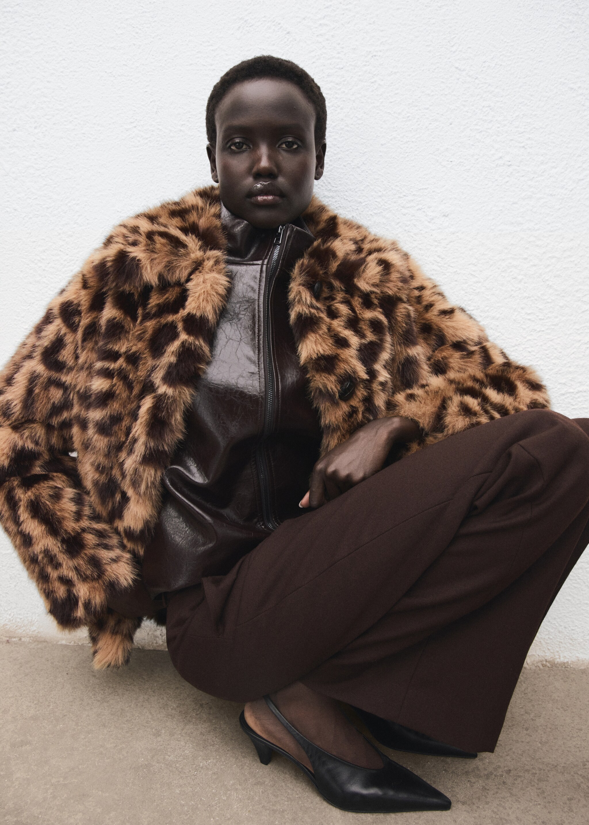 Fur-effect leopard-print coat - Details of the article 2, Medium Brown. Ref: 17056732-00.