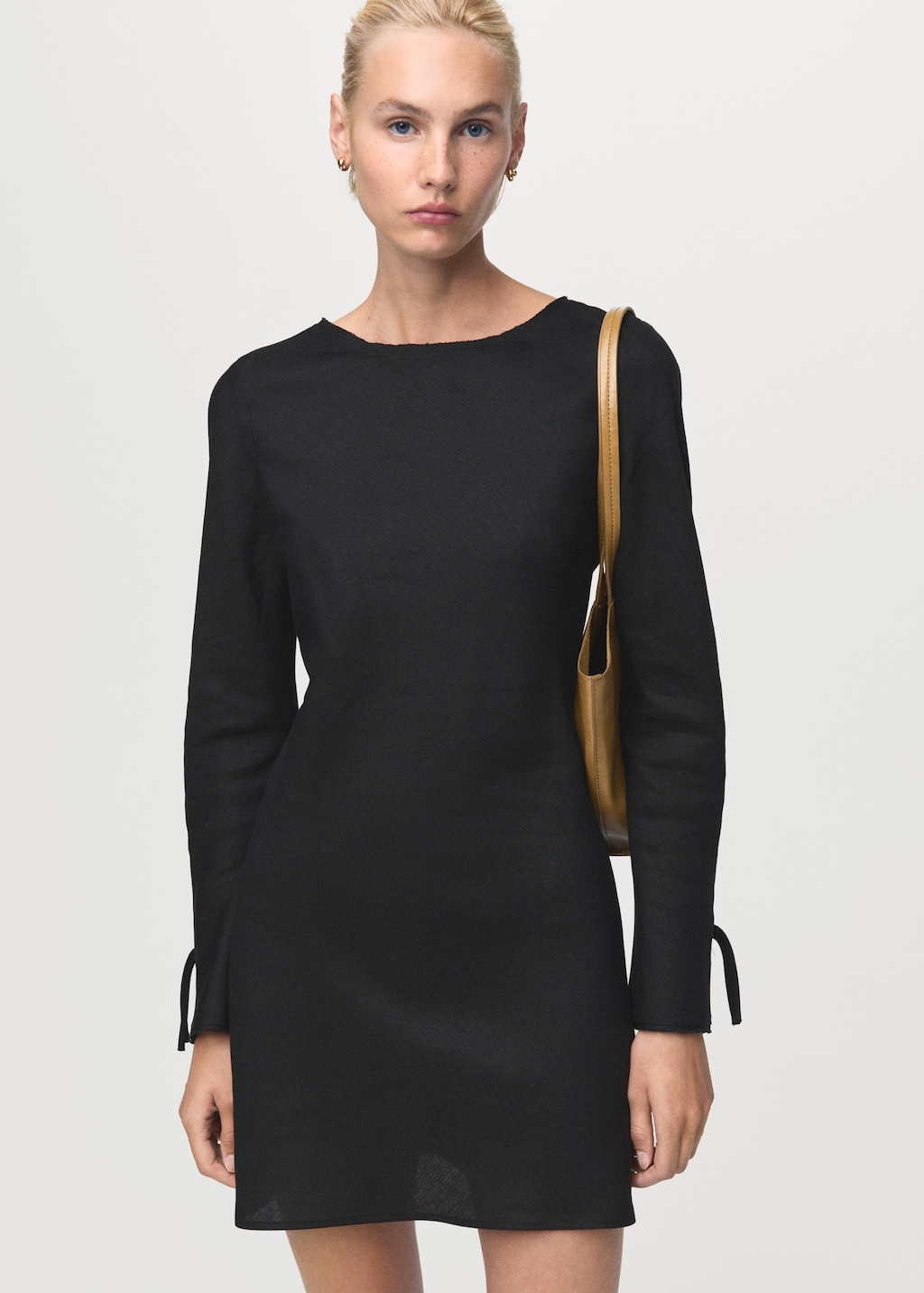 Linen dress with back opening