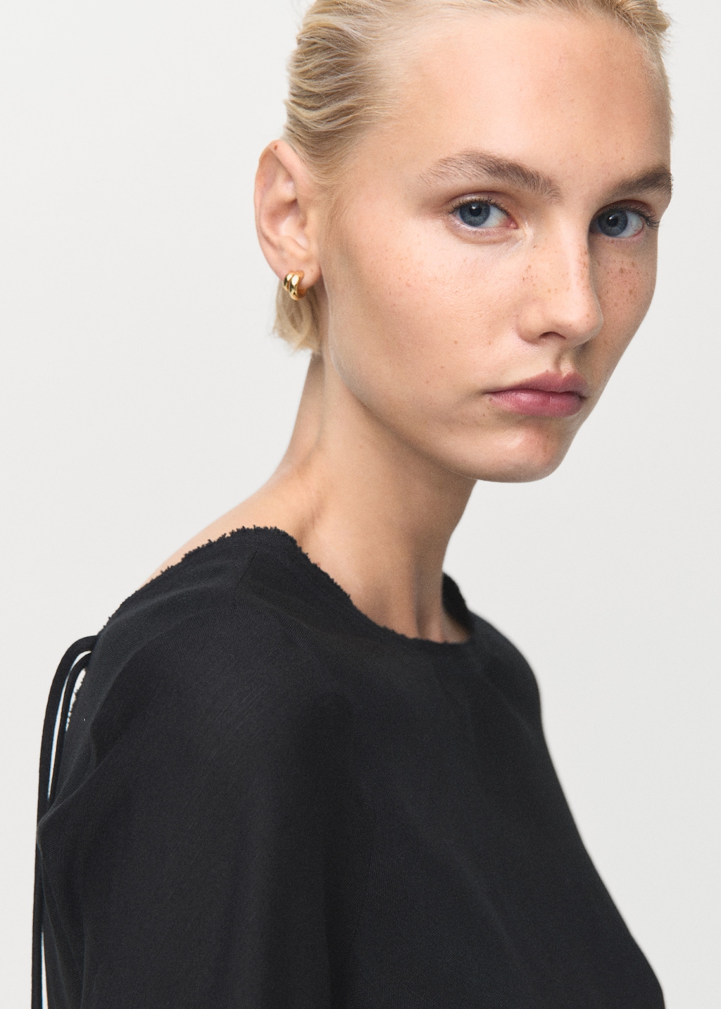 Linen dress with back opening