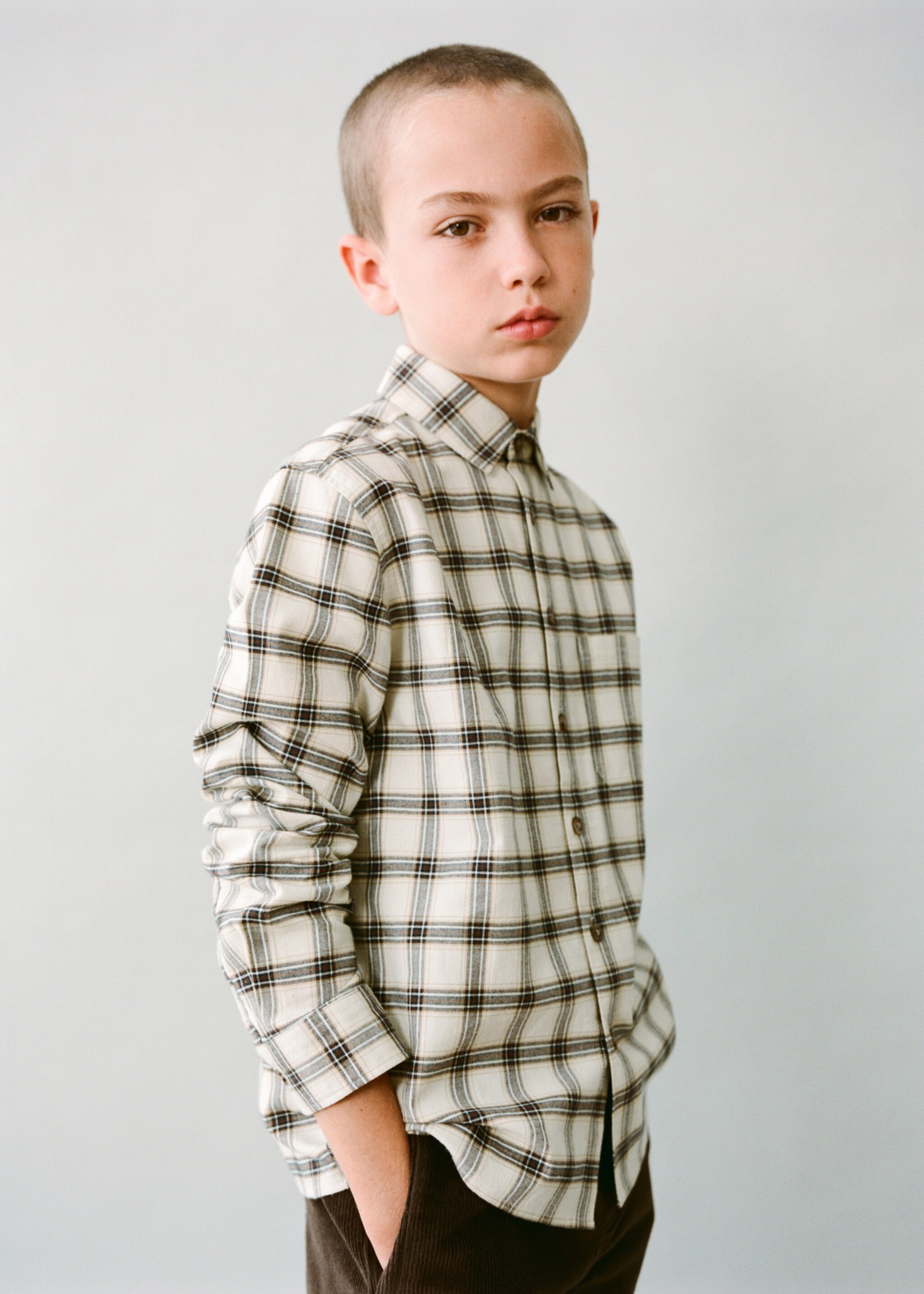 Check shirt - Details of the article 6, Ivory White. Ref: 17057122-00.