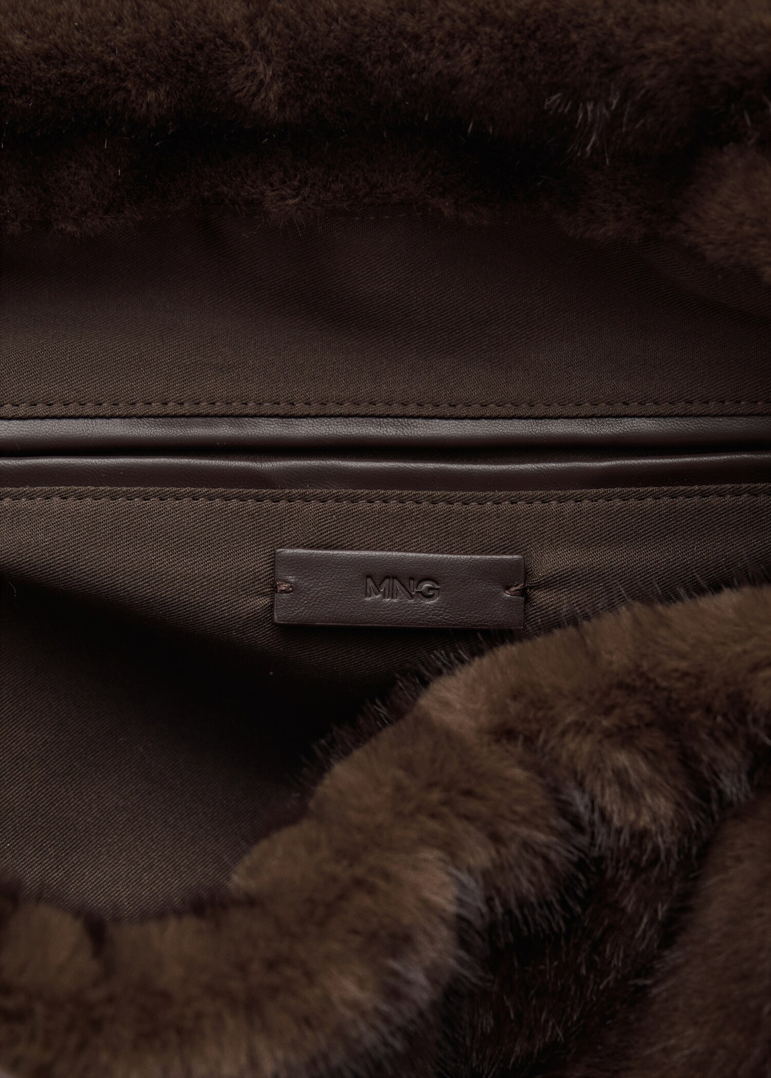 Fur effect shoulder bag - Details of the article 2