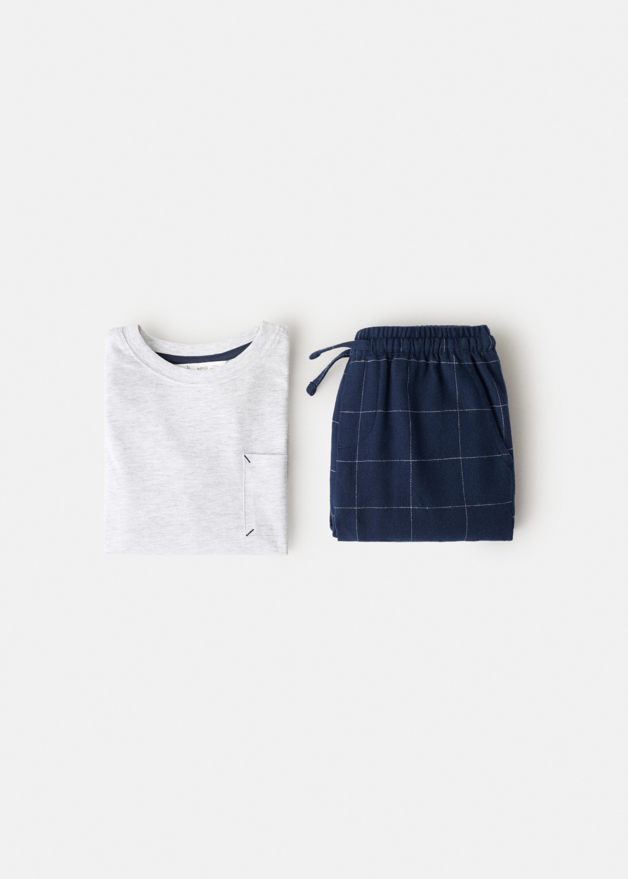 Pack of check pyjamas - Details of the article 8, Navy. Ref: 17057127-00.