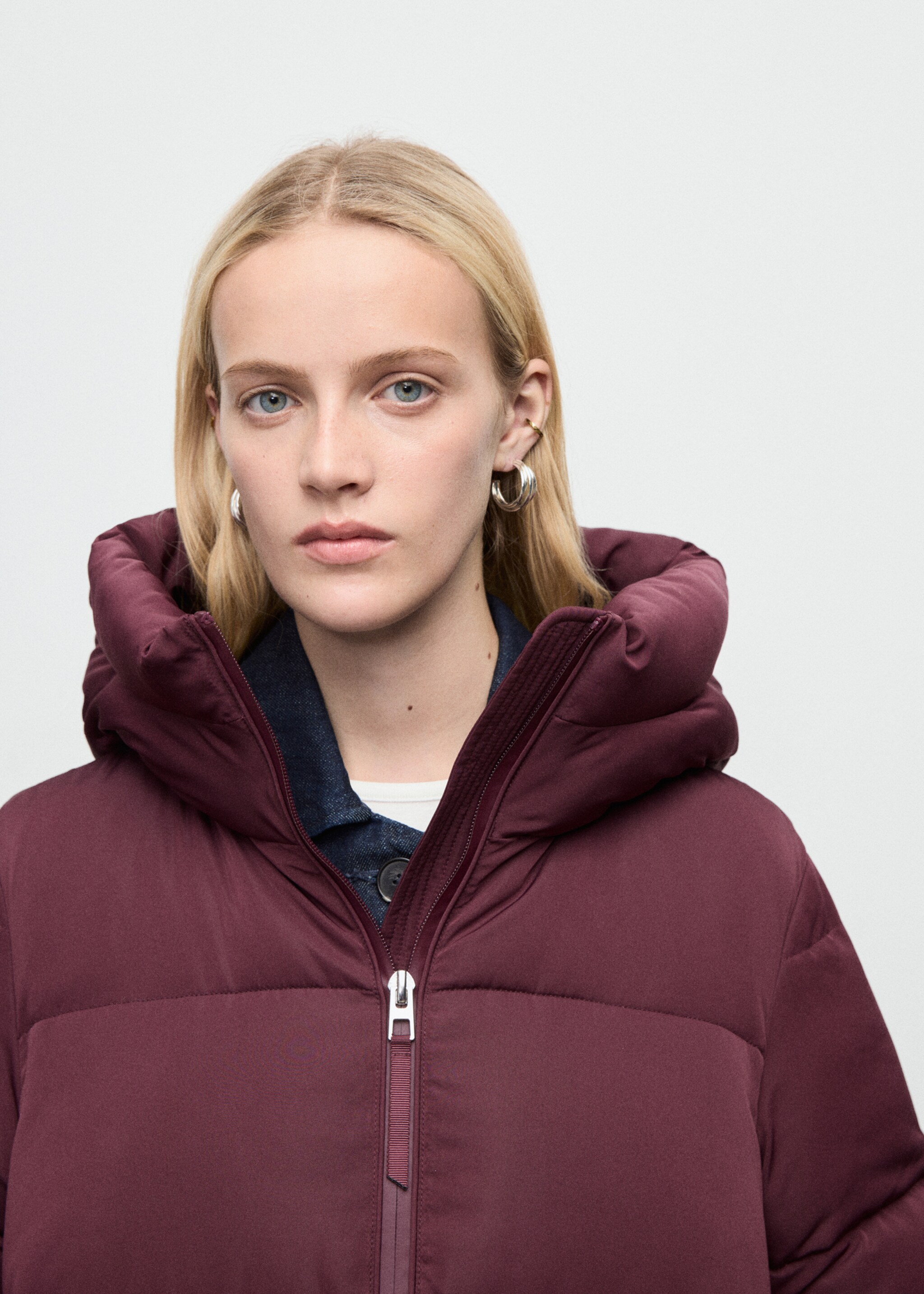 Long padded anorak with hood - Details of the article 1, Maroon. Ref: 17057131-00.