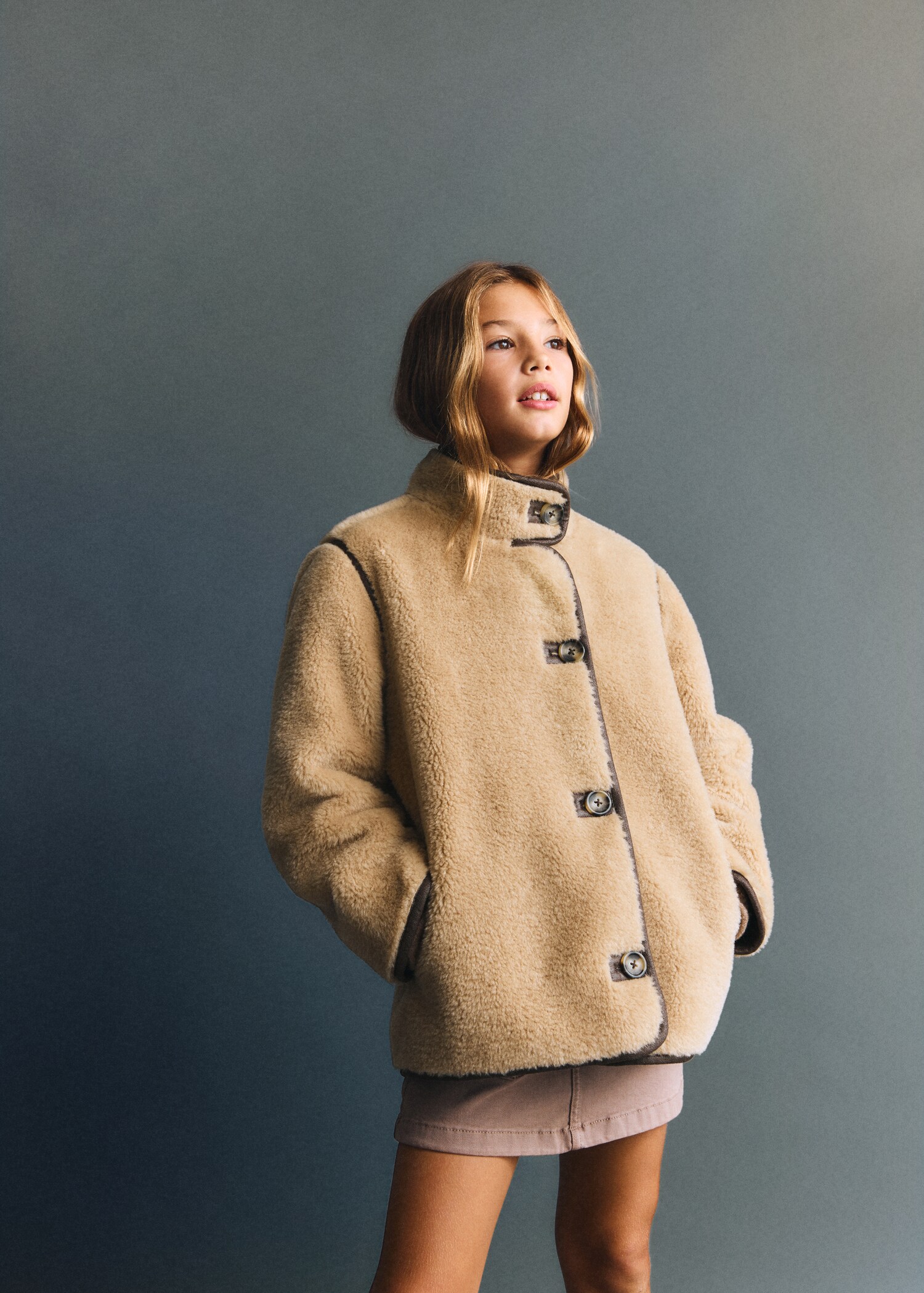Fur-effect coat with buttons - Medium plane