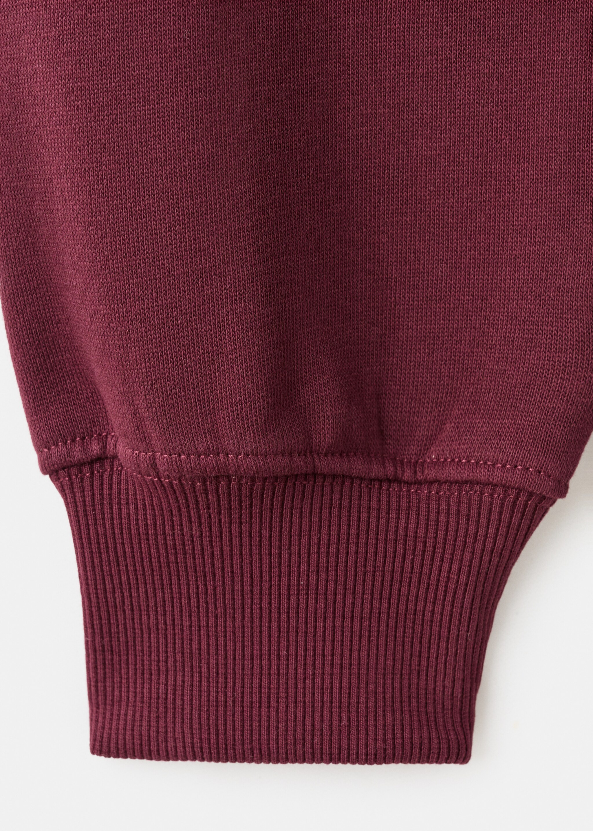 Sweat-shirt brodé capuche - Détail de l'article 0, Grenat. Ref: 17057761-00.