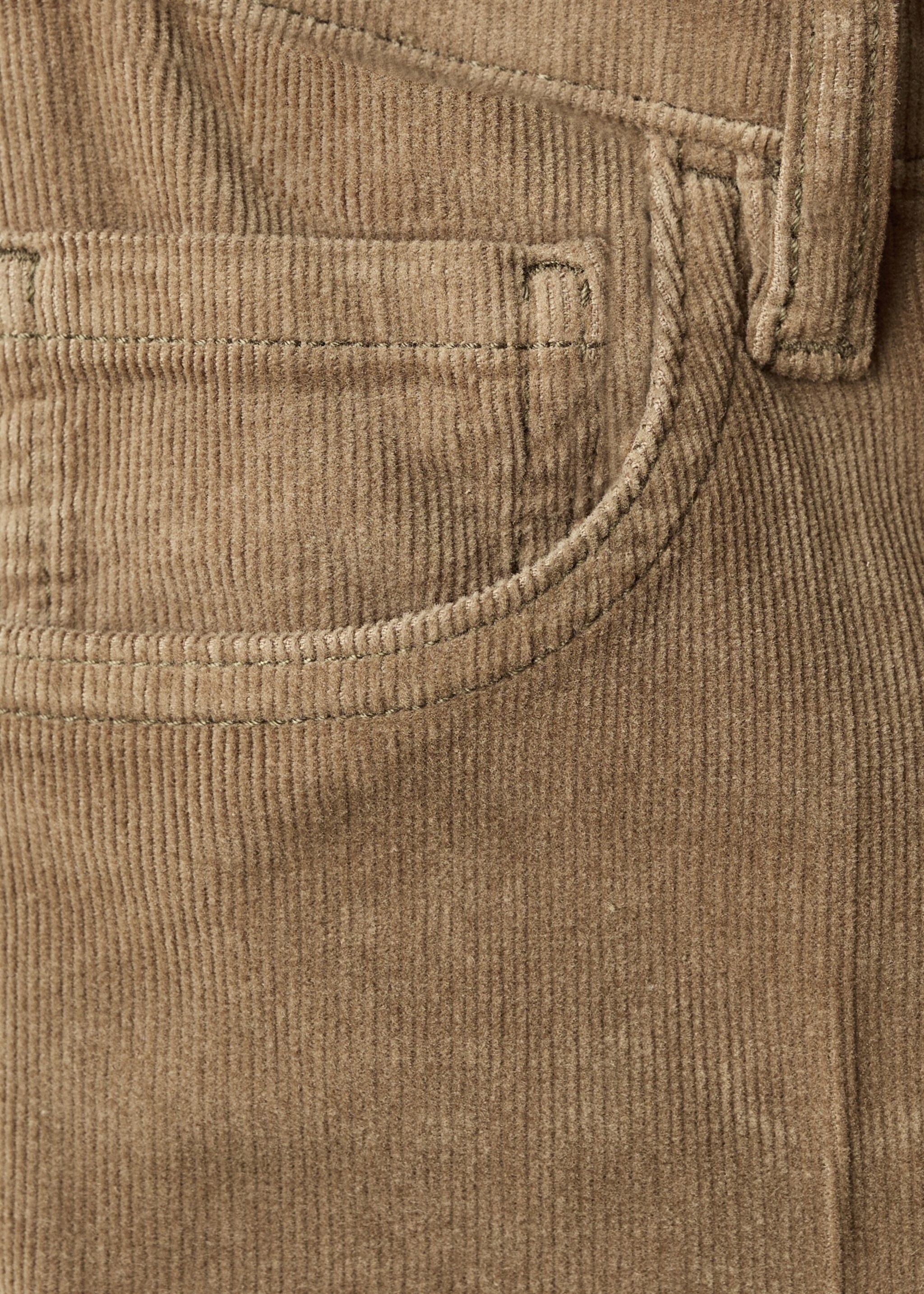 Flared-Jeans aus Cord - Detail des Artikels 0, Mittelbraun. Ref: 17057771-00.