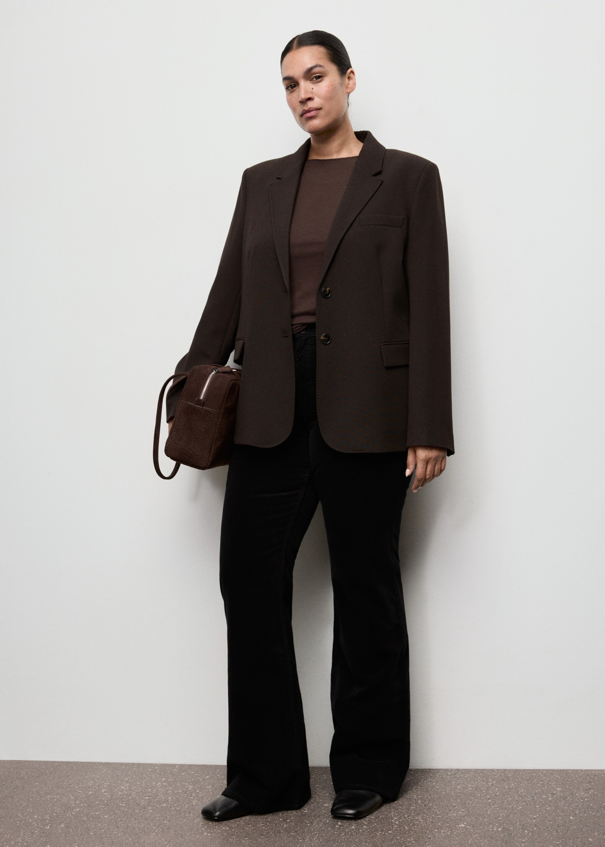 Velvet flared jeans - Details of the article 3, Black. Ref: 17057781-00.