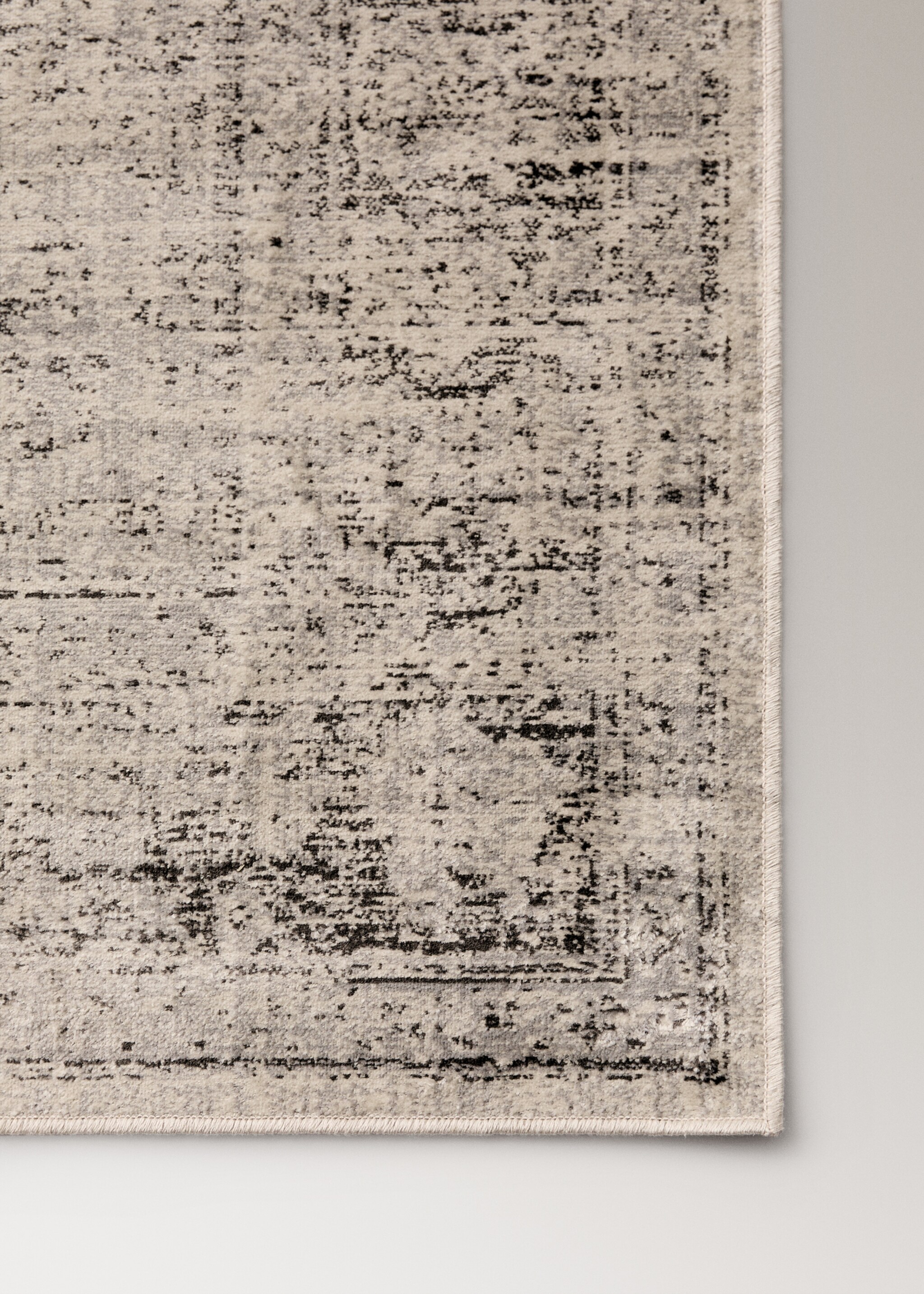 Aged effect rug - Details of the article 1, Grey. Ref: 17057815-00.