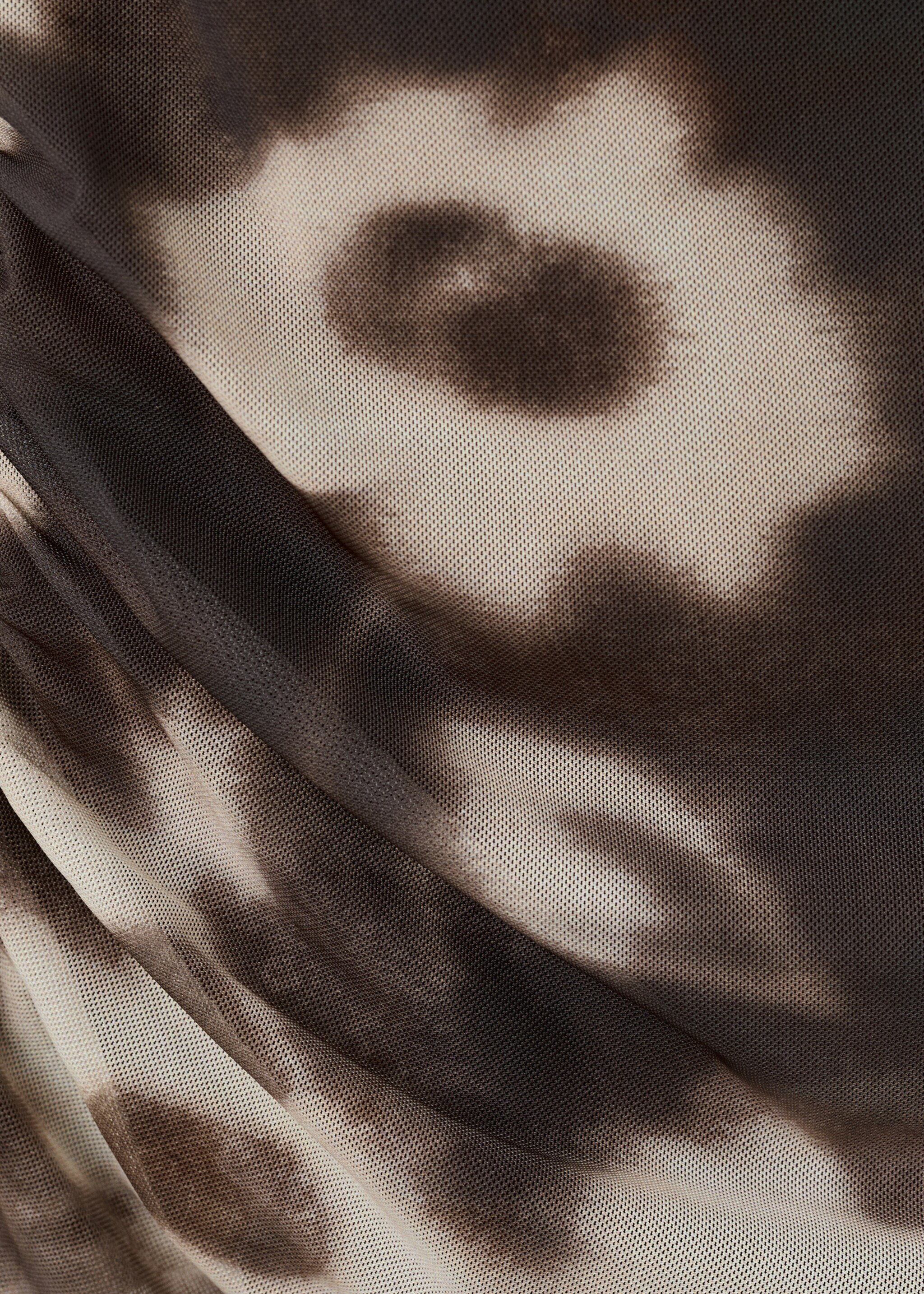 Floral scarf t-shirt - Details of the article 0, Brown. Ref: 17057816-00.