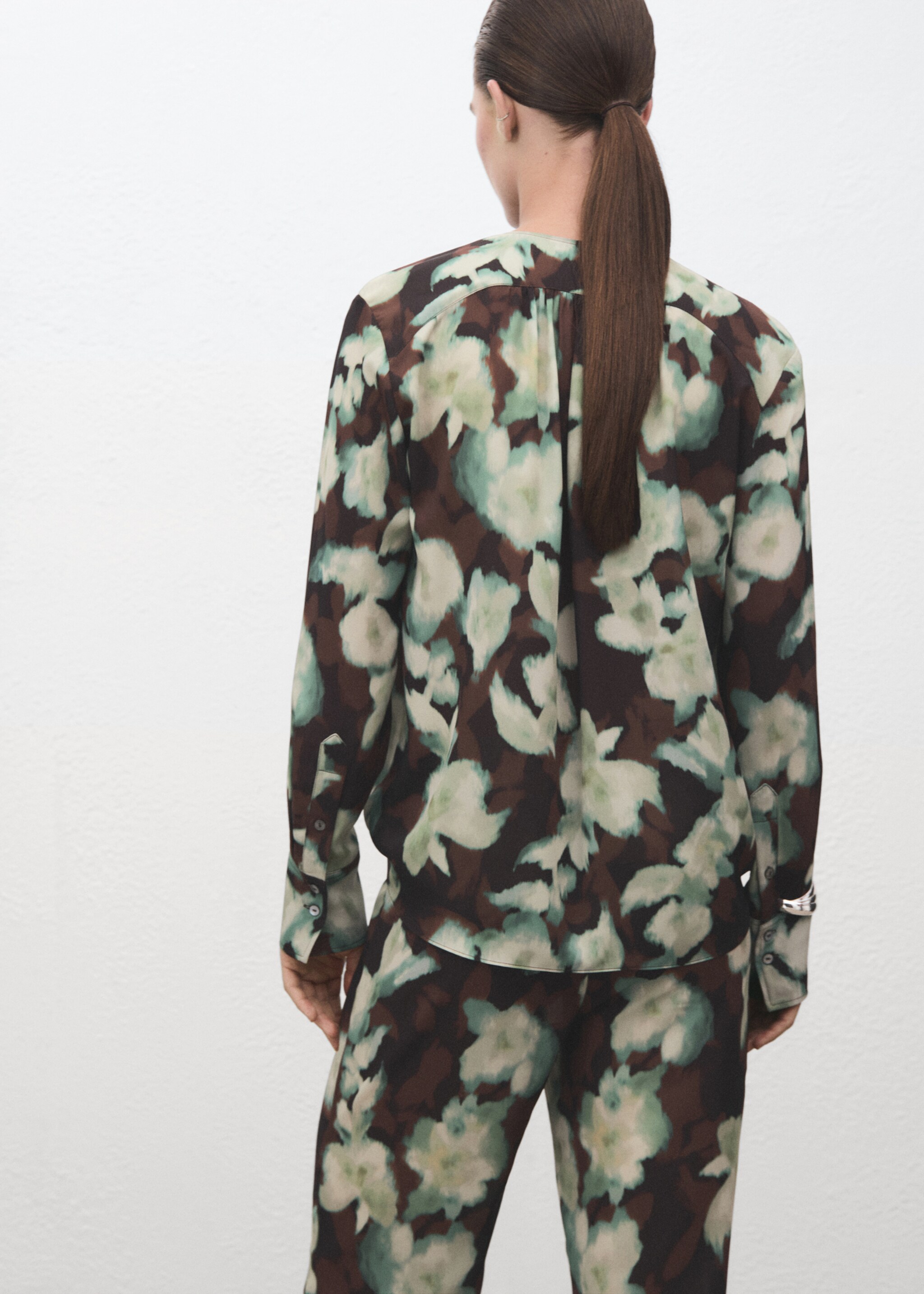 Chiffon blouse with bow neckline - Reverse of the article, Green. Ref: 17057818-00.
