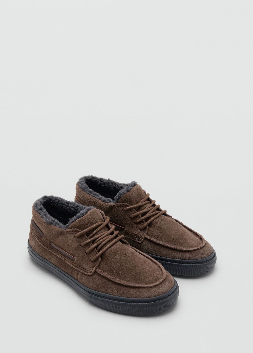 Lace-up leather shoes