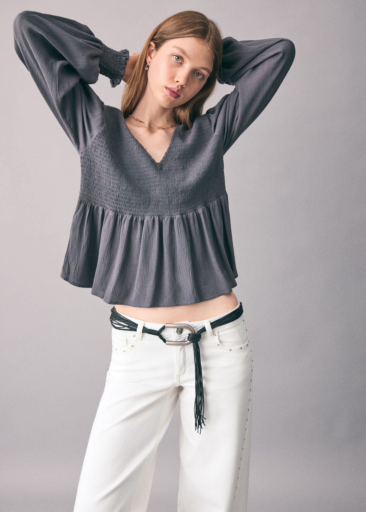 Wideleg-Jeans mit Nieten - Mittlere Ansicht