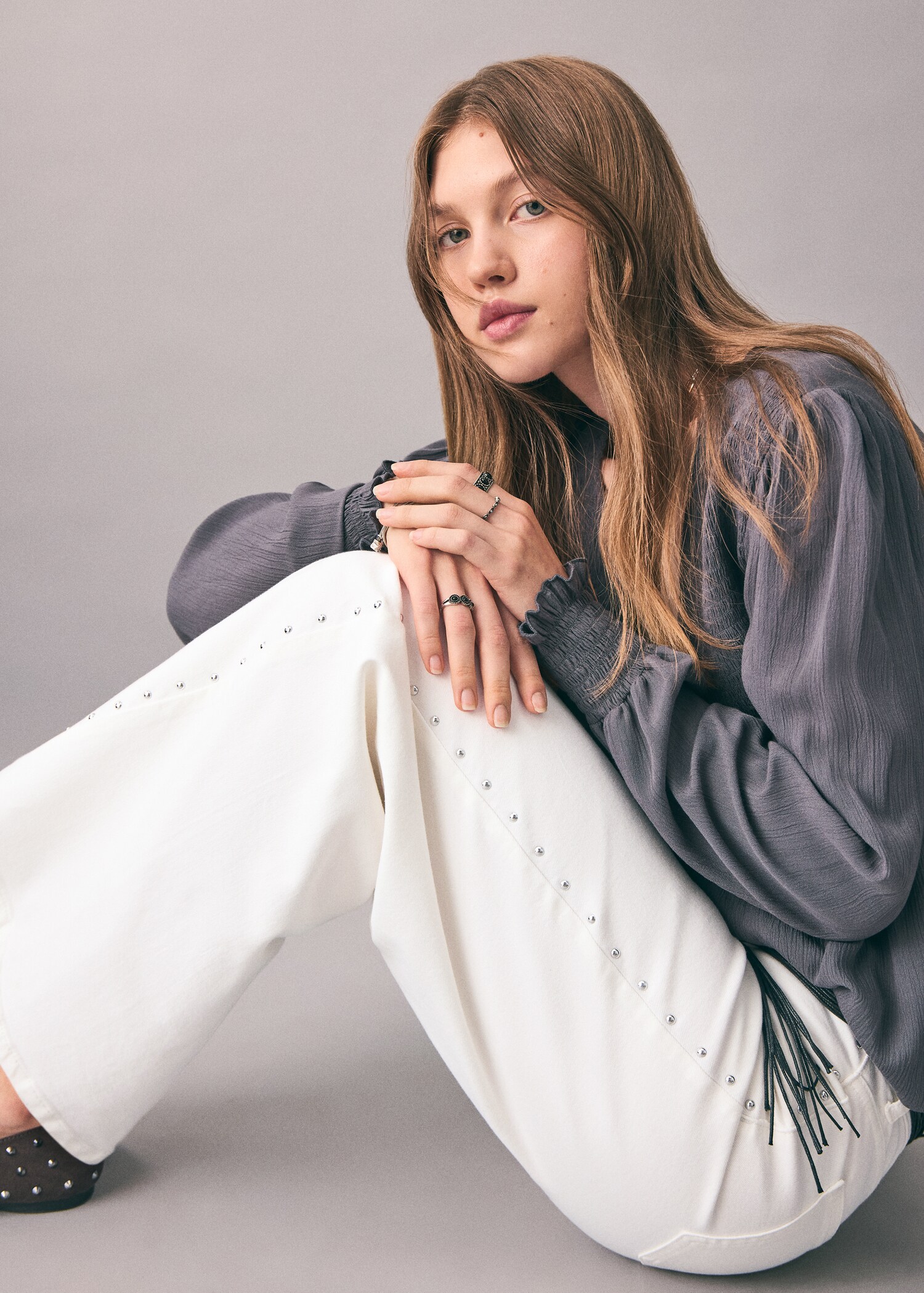 Wideleg-Jeans mit Nieten - Detail des Artikels 2