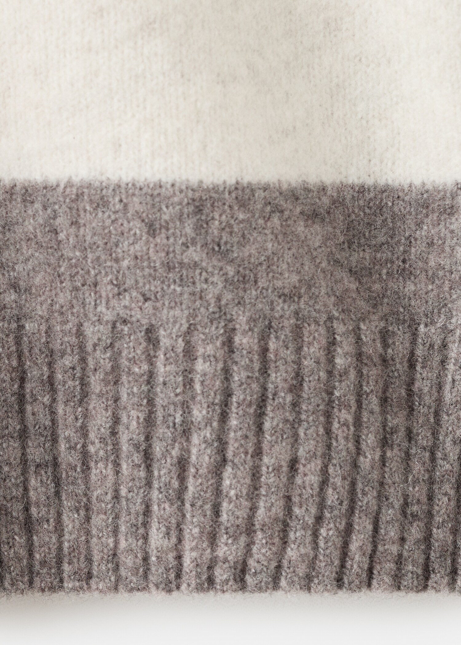 Striped Wool Blend Sweater - تفاصيل المنتج 8
