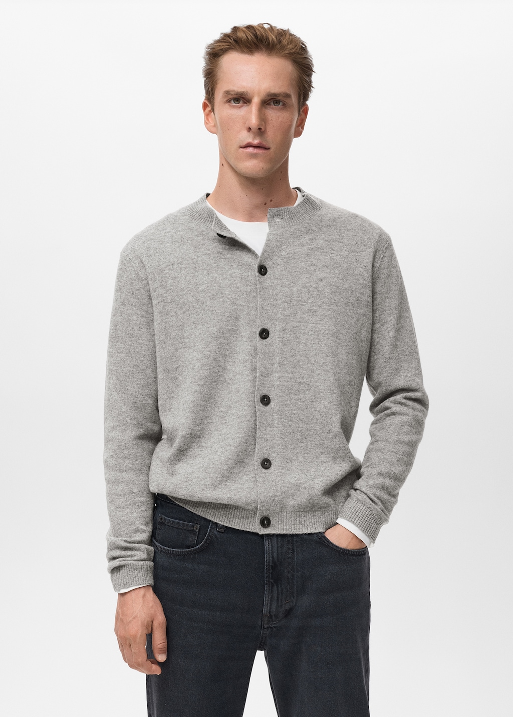 100% extra-fine wool cardigan with buttons