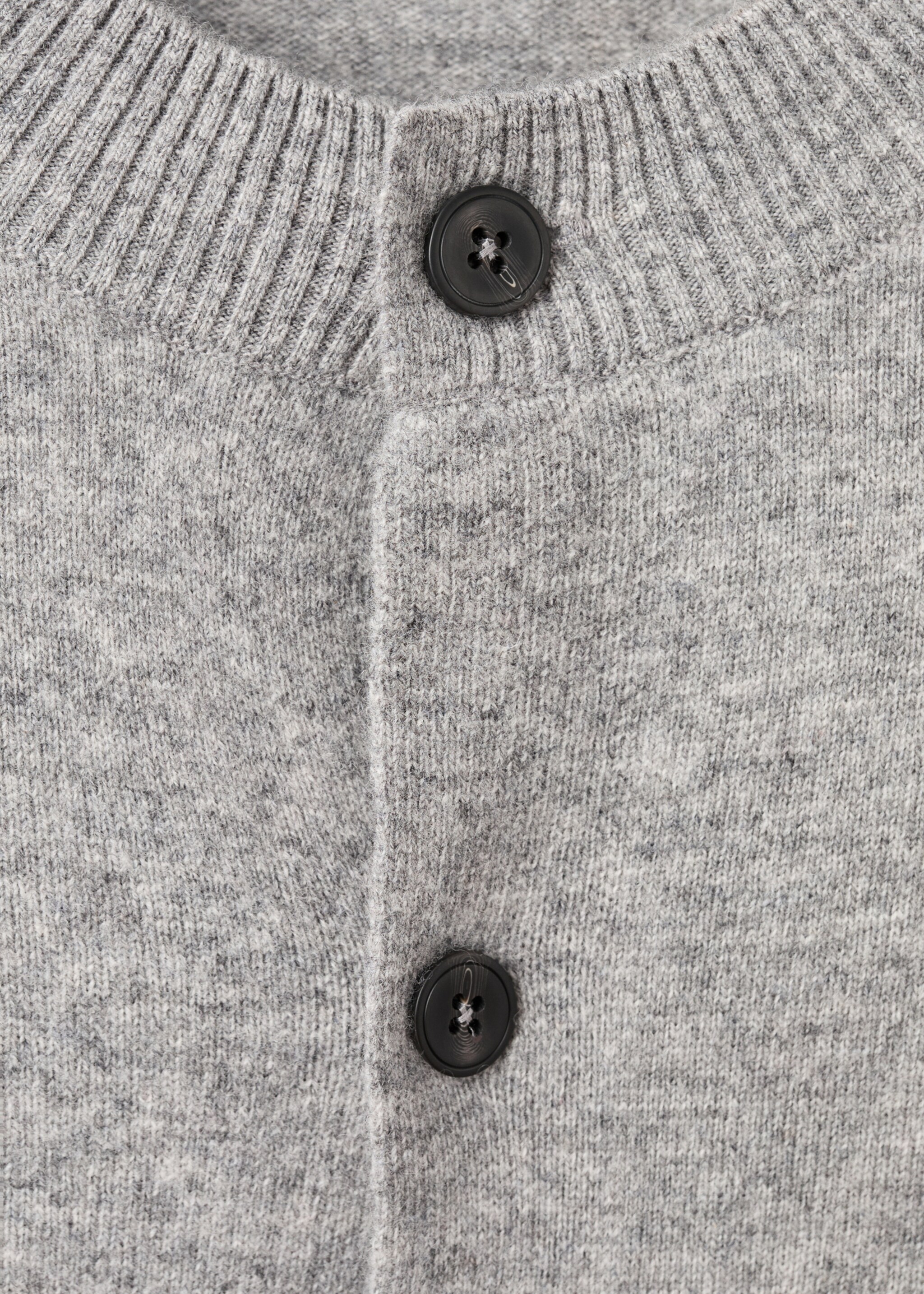 Cárdigan botones 100% lana extrafina - Detalle del artículo 8, Gris medio vigoré. Ref: 17057899-00.