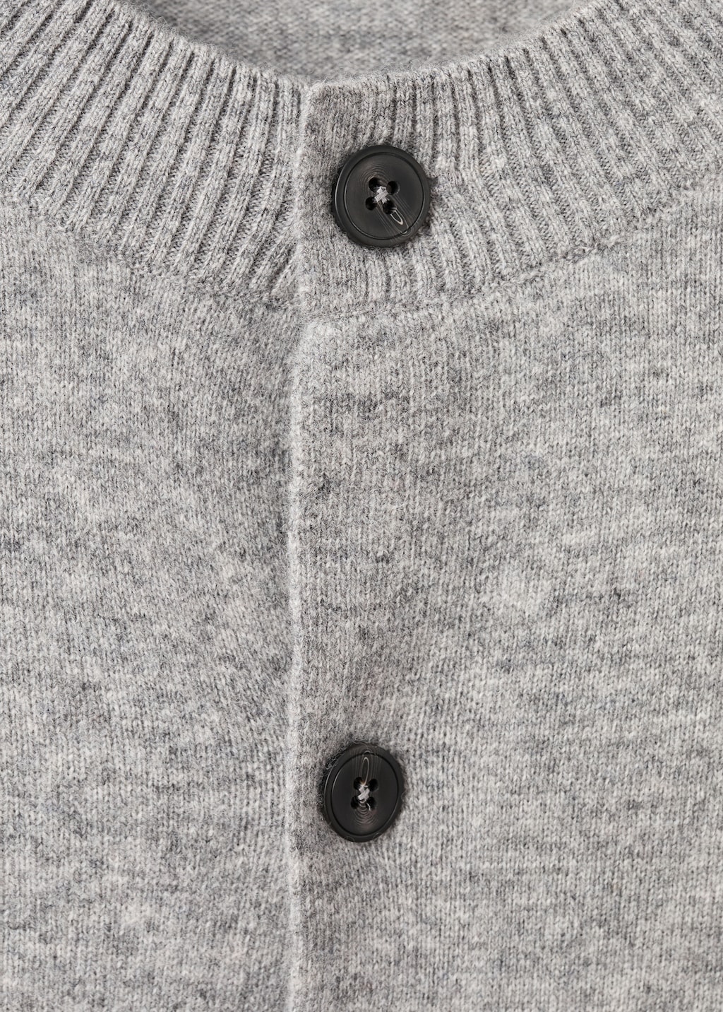 100% extra-fine wool cardigan with buttons