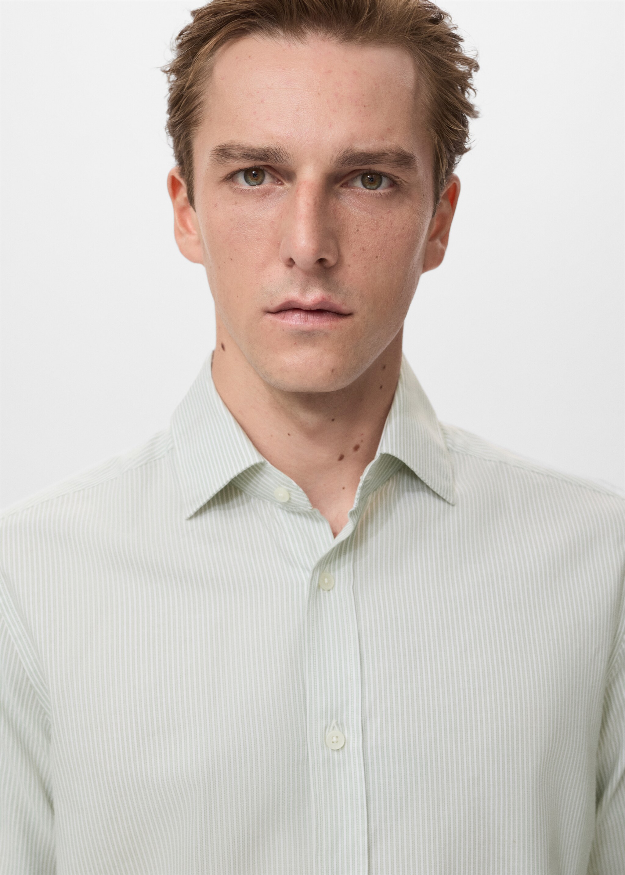 Regular-fit 100% cotton shirt - Details of the article 1, Green. Ref: 17057907-00.