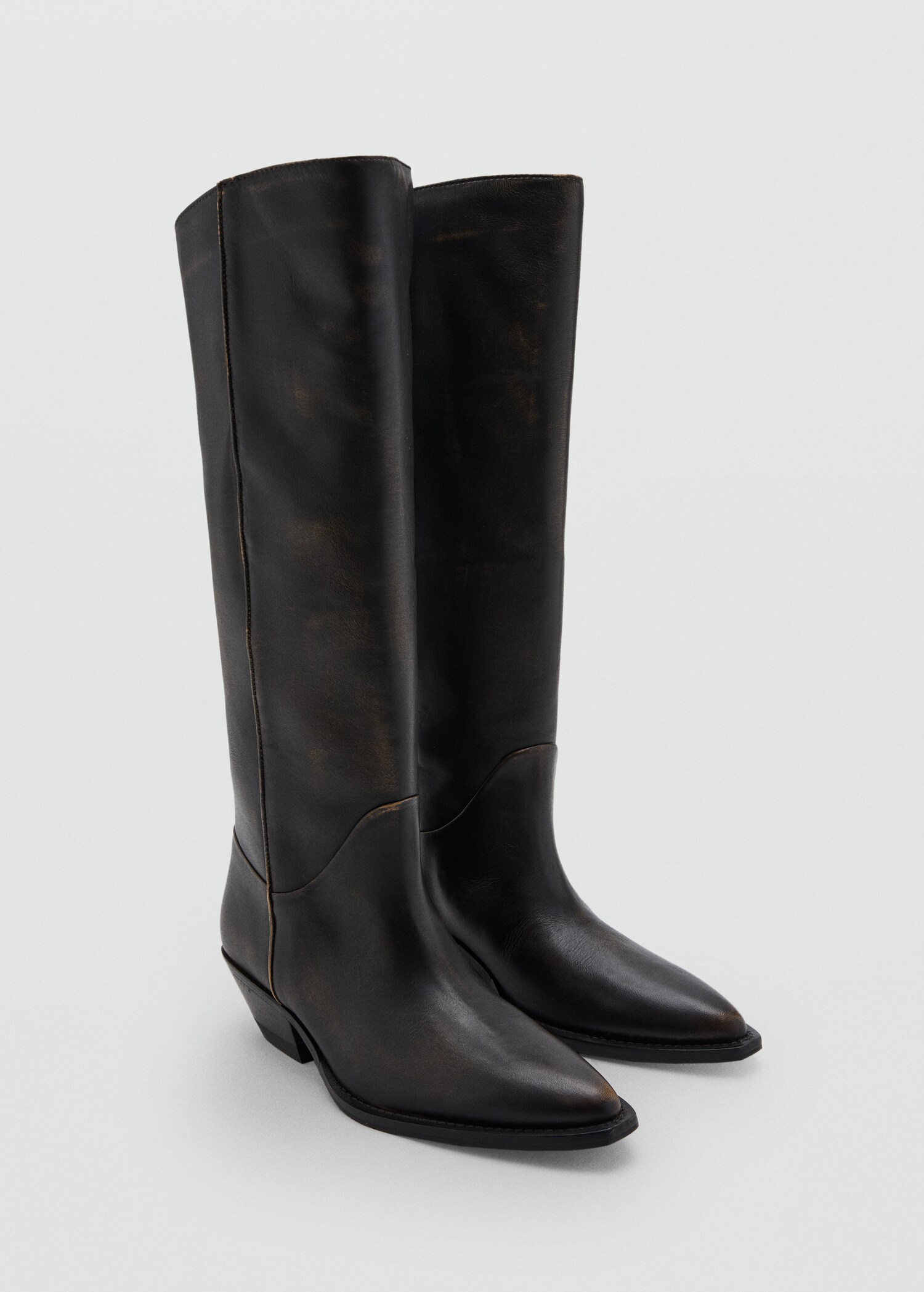 Bottes en cuir effet usé - Plan moyen