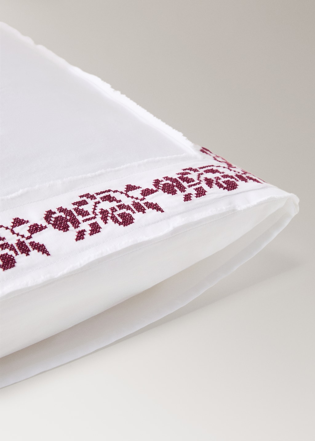 300-thread count satin cotton pillowcase with cross-stitch embroidery 23.62x23.62