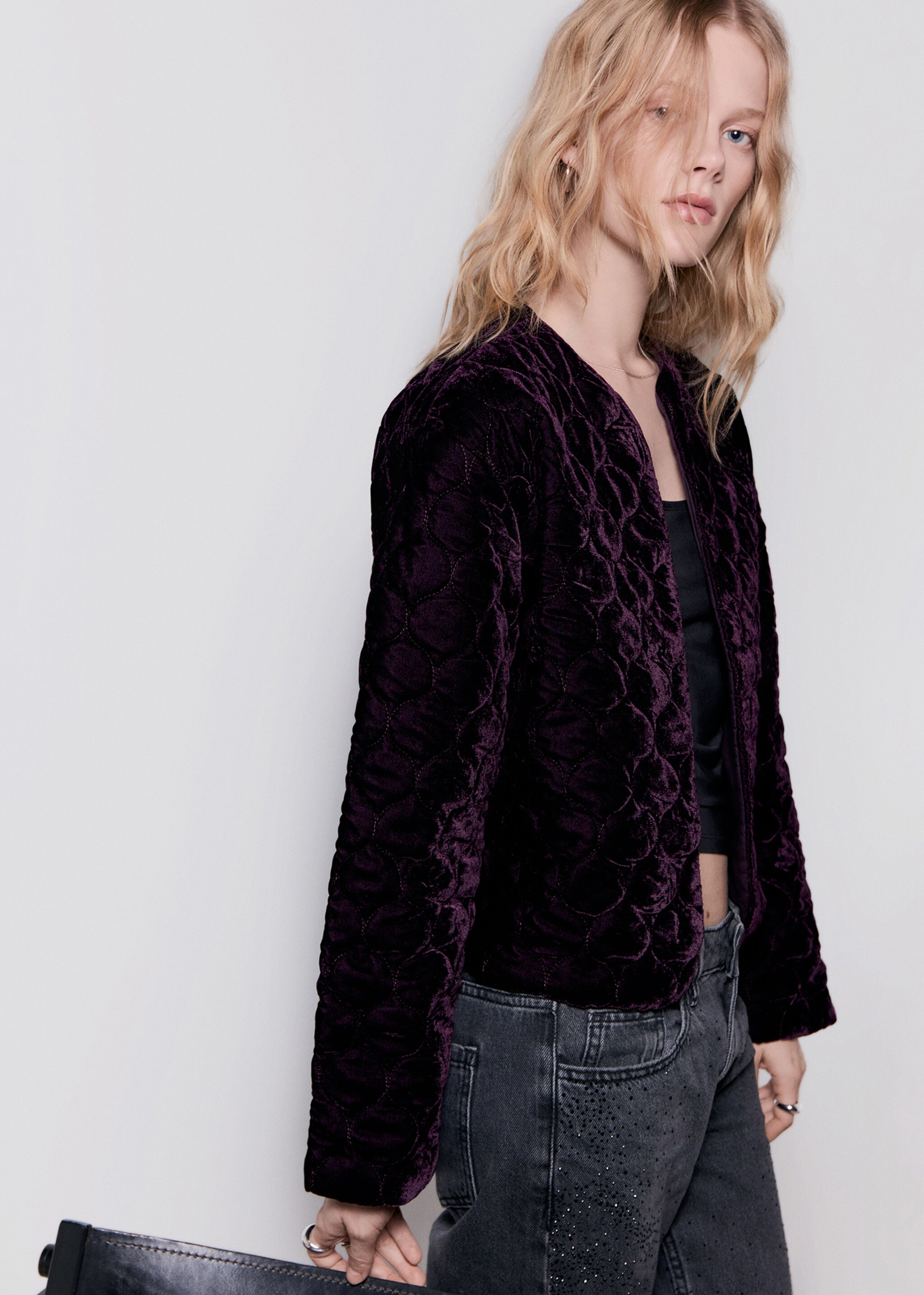Velvet bomber jacket with stitching - Details of the article 5, Maroon. Ref: 17058632-00.