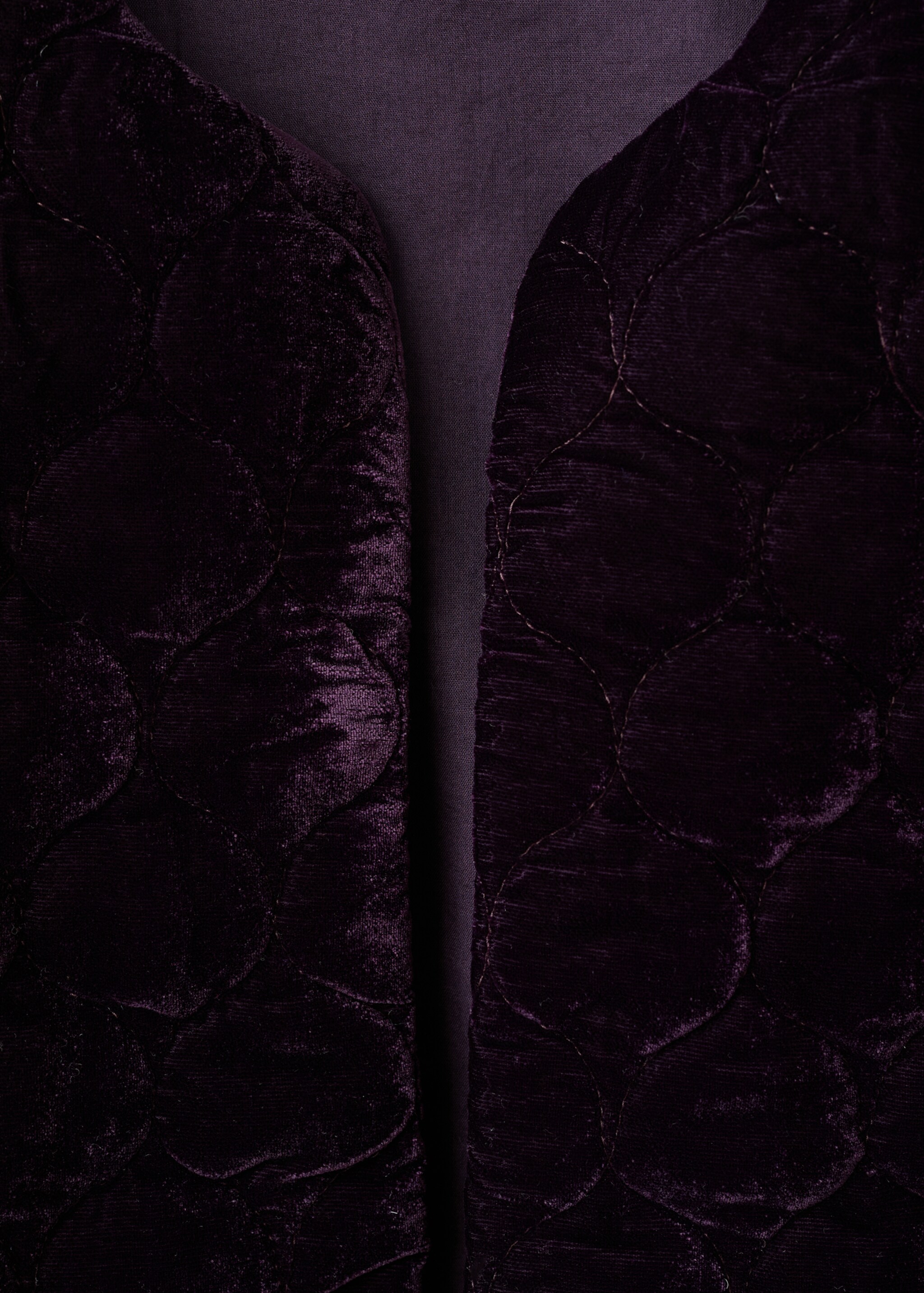 Velvet bomber jacket with stitching - Details of the article 8, Maroon. Ref: 17058632-00.