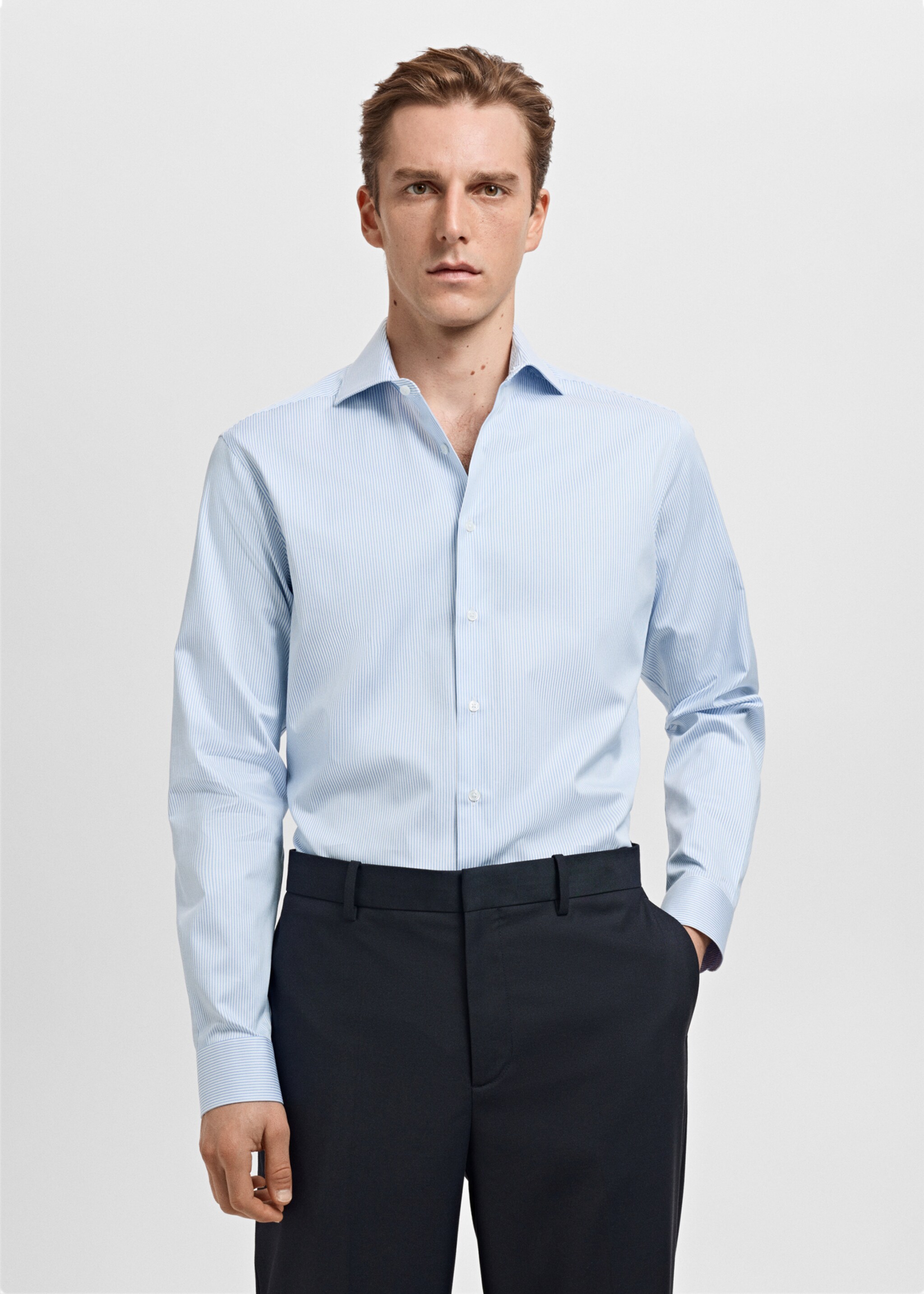 Chemise costume slim-fit en imprimé rayé - Plan moyen, Bleu ciel. Ref: 17058641-00.