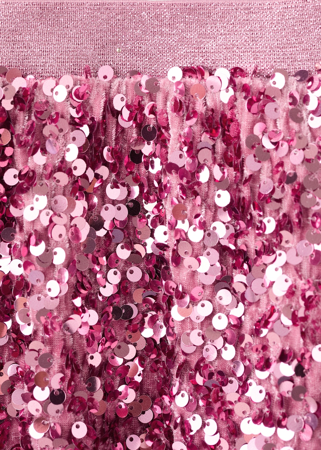 Short skirt with sequins