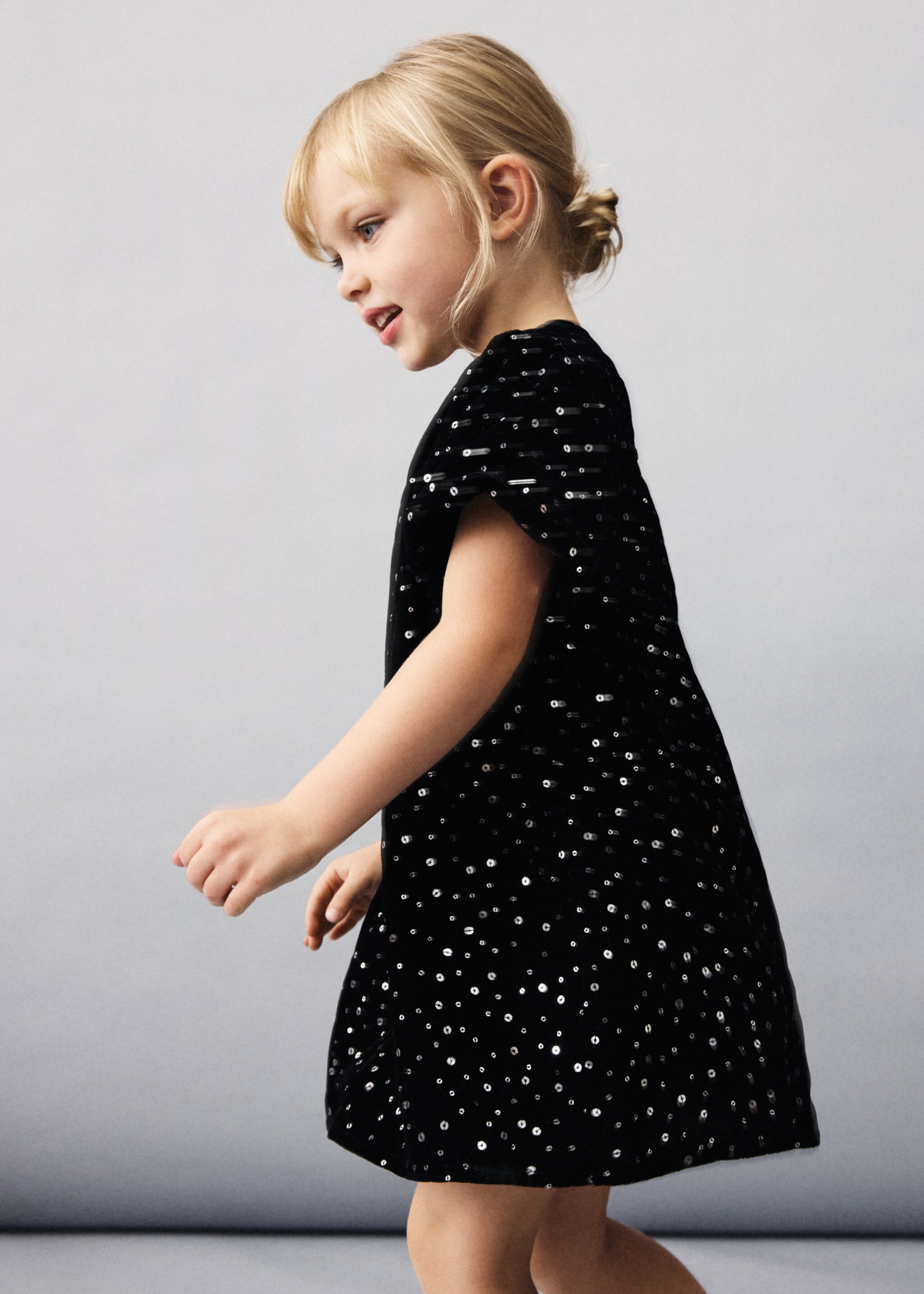Short dress with sequins - Medium plane, Black. Ref: 17059101-00.